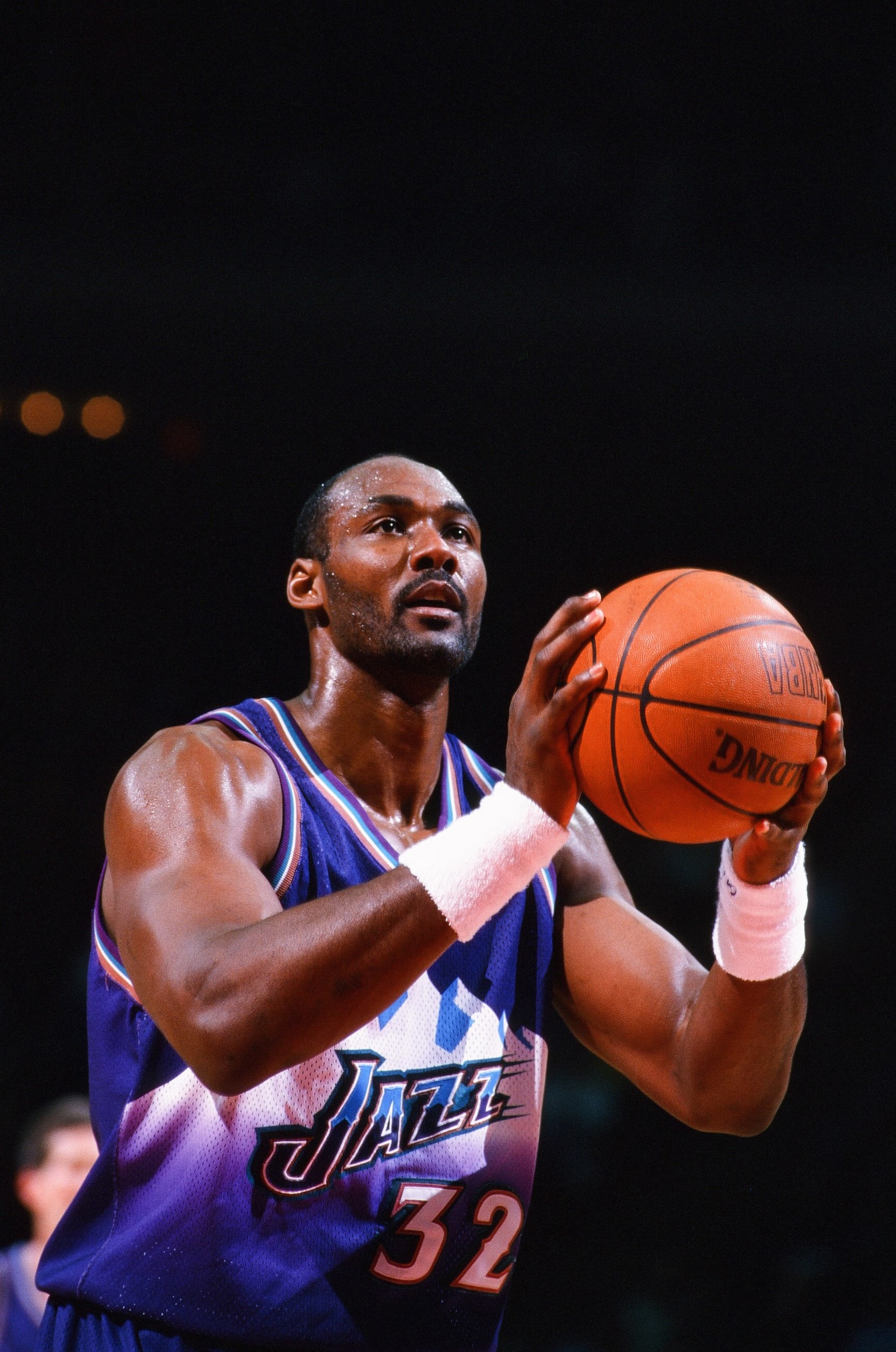HOUSTON, TX - JANUARY 8:  Karl Malone of the Utah Jazz shoots during the game against the Houston Rockets on January 8, 2000 at Compaq Center in Houston, Texas. (Photo by Sporting News via Getty Images via Getty Images) 