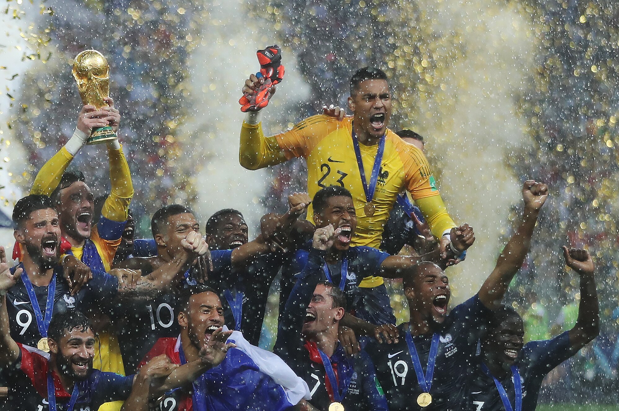MOSCOW, RUSSIA - JULY 15: France goalkeeper Hugo Lloris lifts the trophy during the 2018 FIFA World Cup Russia Final between France and Croatia at Luzhniki Stadium on July 15, 2018 in Moscow, Russia. (Photo by Ian MacNicol/Getty Images)