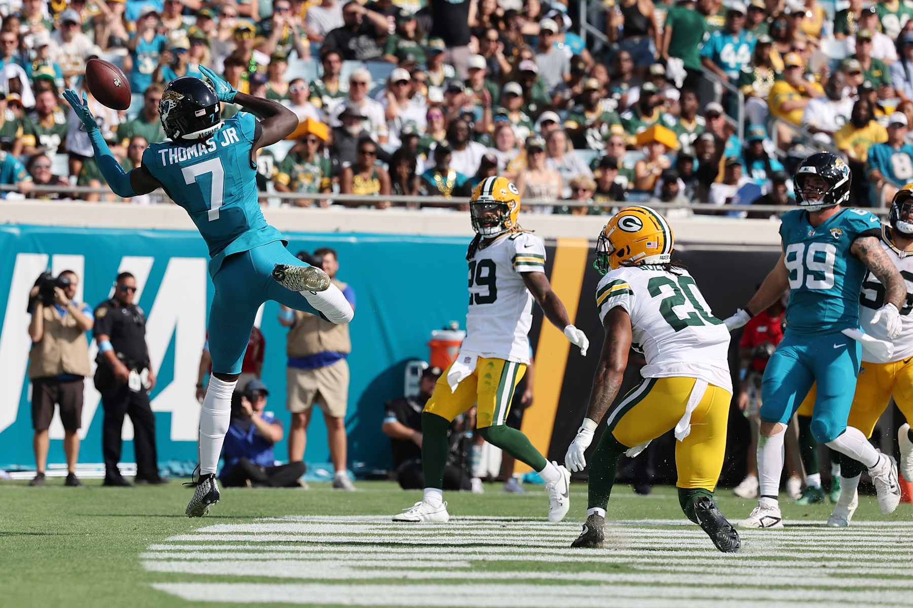 JACKSONVILLE, FLORIDA - OCTOBER 27:  Brian Thomas Jr. #7 of the Jacksonville Jaguars pulls in this touchdown reception against Javon Bullard #20 of the Green Bay Packers during the third quarter at EverBank Stadium on October 27, 2024 in Jacksonville, Florida. (Photo by Mike Carlson/Getty Images)
