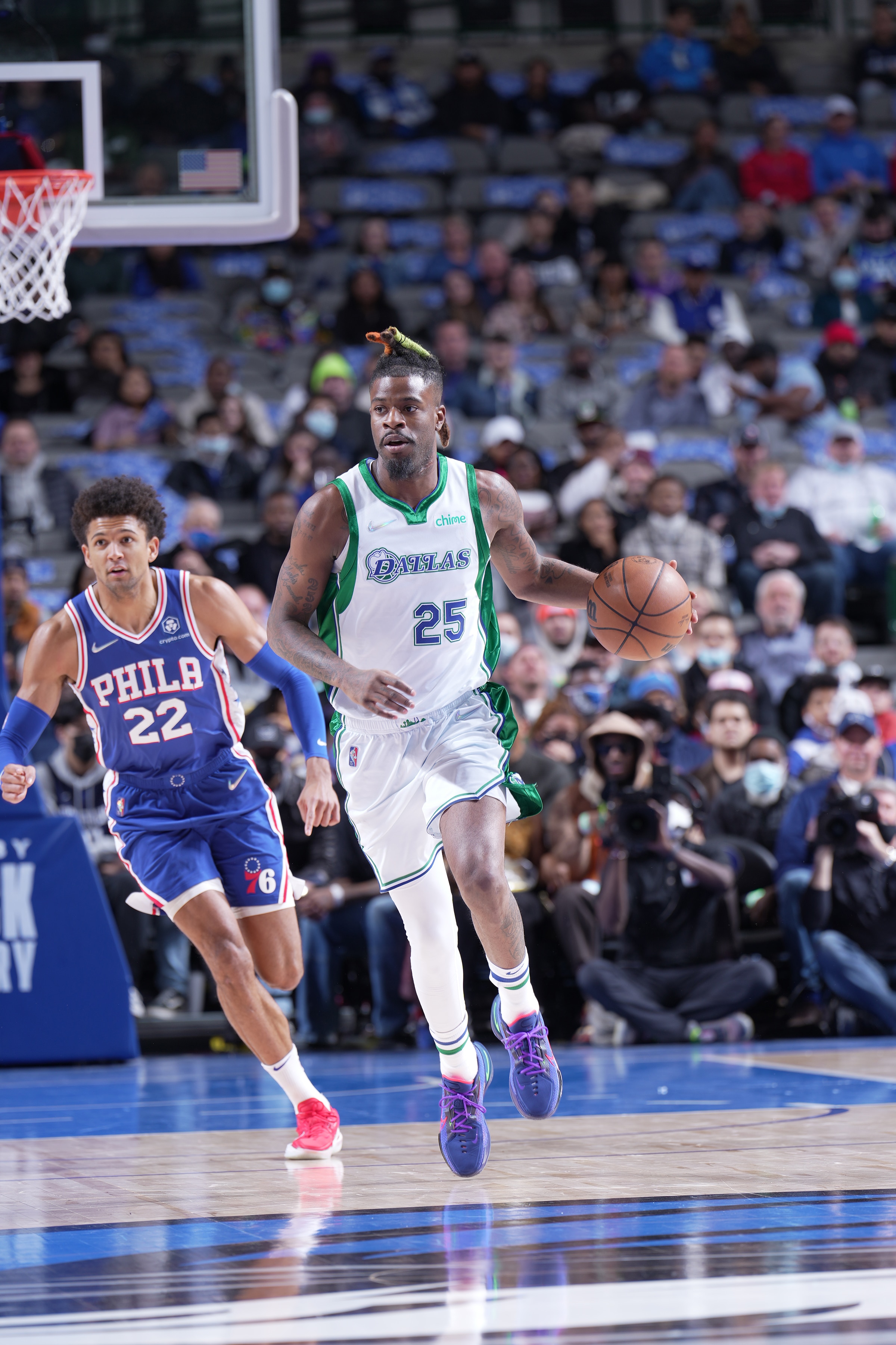 DALLAS, TX - FEBRUARY 4: Reggie Bullock #25 of the Dallas Mavericks handles the ball during the game against the Philadelphia 76ers on February  4, 2022 at the American Airlines Center in Dallas, Texas. NOTE TO USER: User expressly acknowledges and agrees that, by downloading and or using this photograph, User is consenting to the terms and conditions of the Getty Images License Agreement. Mandatory Copyright Notice: Copyright 2022 NBAE (Photo by Glenn James/NBAE via Getty Images)