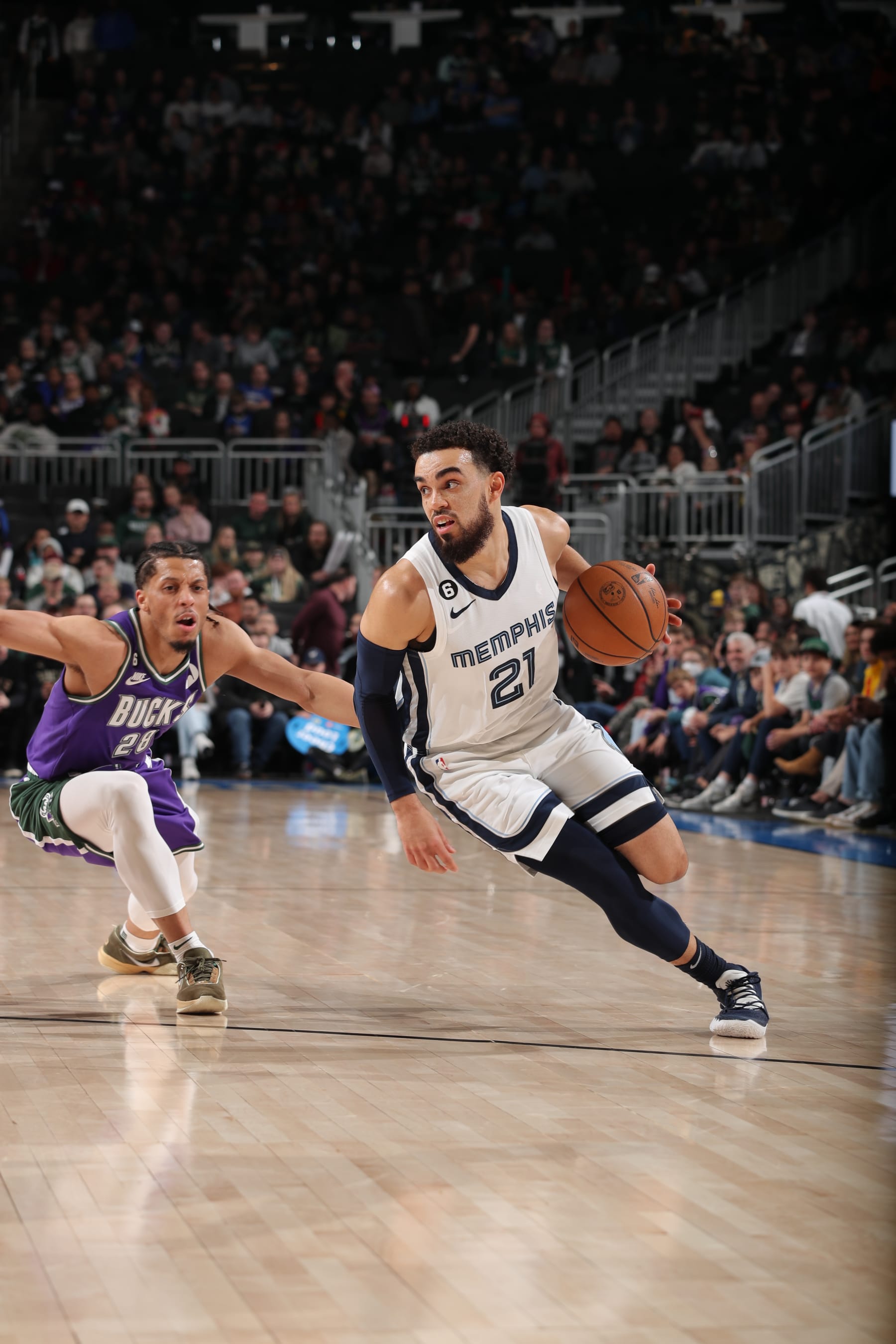 MILWAUKEE, WI - APRIL 7: Tyus Jones #21 of the Memphis Grizzlies drives to the basket during the game against the Milwaukee Bucks on April 7, 2023 at the Fiserv Forum Center in Milwaukee, Wisconsin. NOTE TO USER: User expressly acknowledges and agrees that, by downloading and or using this Photograph, user is consenting to the terms and conditions of the Getty Images License Agreement. Mandatory Copyright Notice: Copyright 2023 NBAE (Photo by Gary Dineen/NBAE via Getty Images).