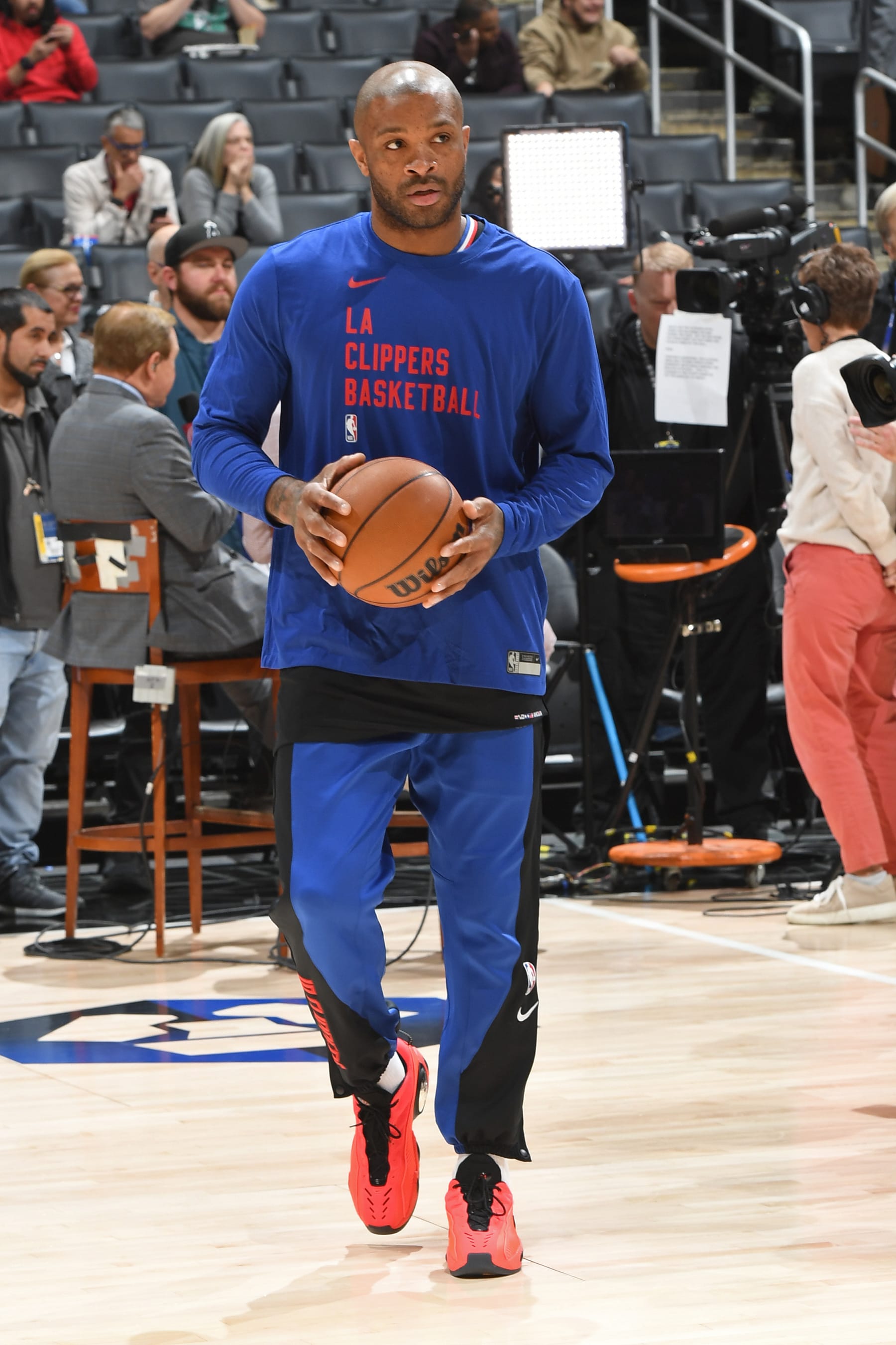 LOS ANGELES, CA - DECEMBER 2: PJ Tucker #17 of the LA Clippers warms up before the game against the Golden State Warriors on December 2, 2023 at Crypto.Com Arena in Los Angeles, California. NOTE TO USER: User expressly acknowledges and agrees that, by downloading and/or using this Photograph, user is consenting to the terms and conditions of the Getty Images License Agreement. Mandatory Copyright Notice: Copyright 2023 NBAE (Photo by Andrew D. Bernstein/NBAE via Getty Images)