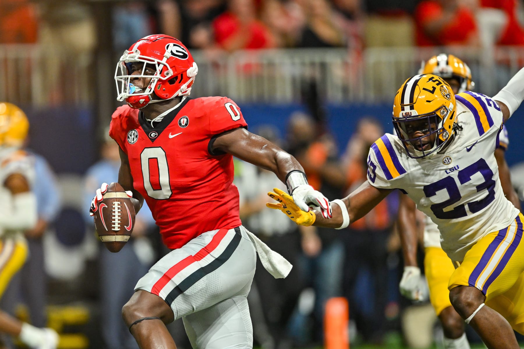 ATLANTA, GA  DECEMBER 03:  Georgia tight end Darnell Washington (0) catches a touchdown pass during the SEC Championship football game between the LSU Tigers and the Georgia Bulldogs on December 3rd, 2022 at Mercedes-Benz Stadium in Atlanta, GA.  (Photo by Rich von Biberstein/Icon Sportswire via Getty Images)