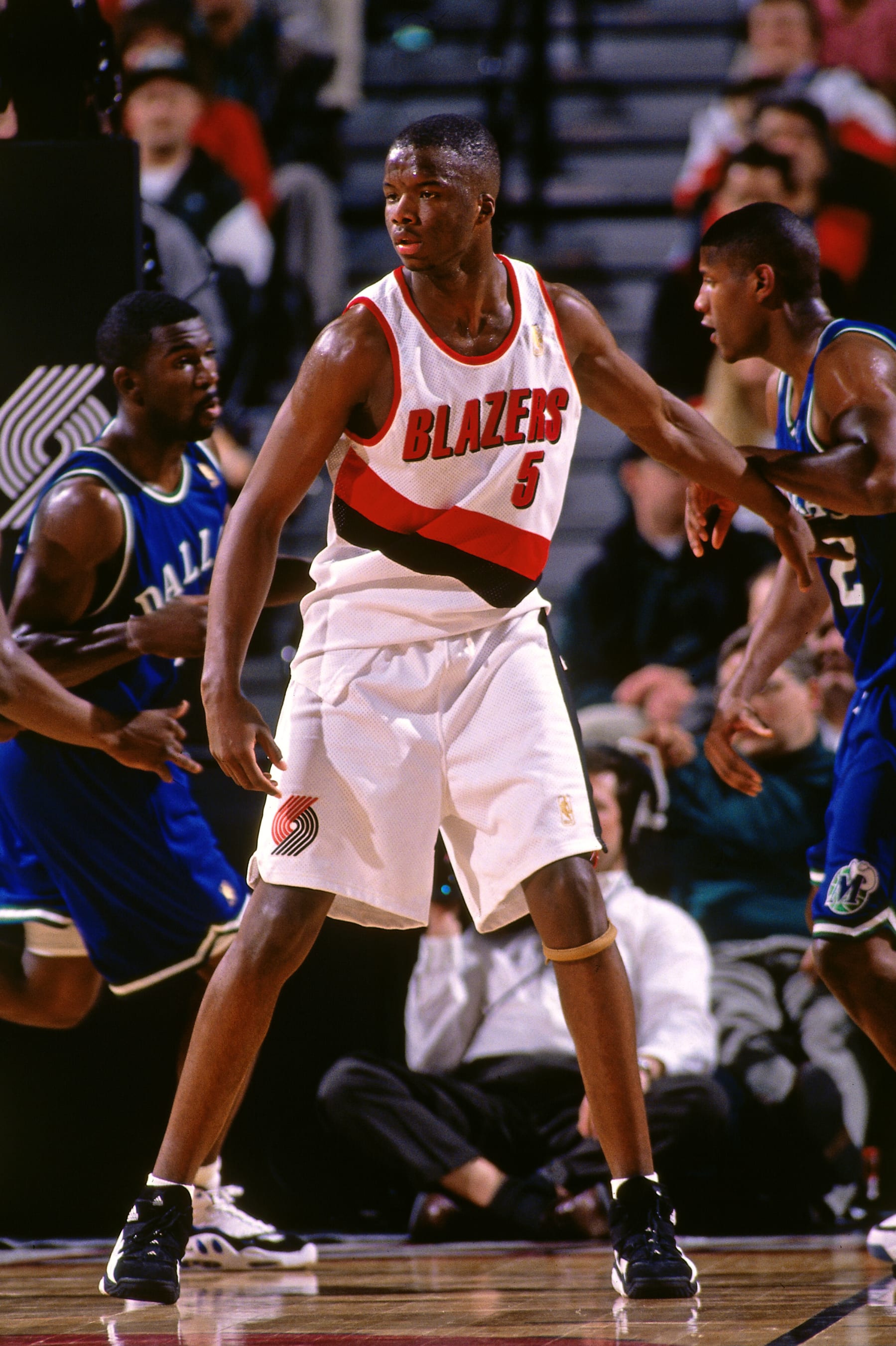 PORTLAND, OR - 1997: Jermaine O'Neal #5 of the Portland Trail Blazers defends against the Dallas Mavericks circa 1997 at the Veterans Memorial Coliseum in Portland, Oregon. NOTE TO USER: User expressly acknowledges and agrees that, by downloading and or using this photograph, User is consenting to the terms and conditions of the Getty Images License Agreement. Mandatory Copyright Notice: Copyright 1997 NBAE (Photo by Steve DiPaola/NBAE via Getty Images)