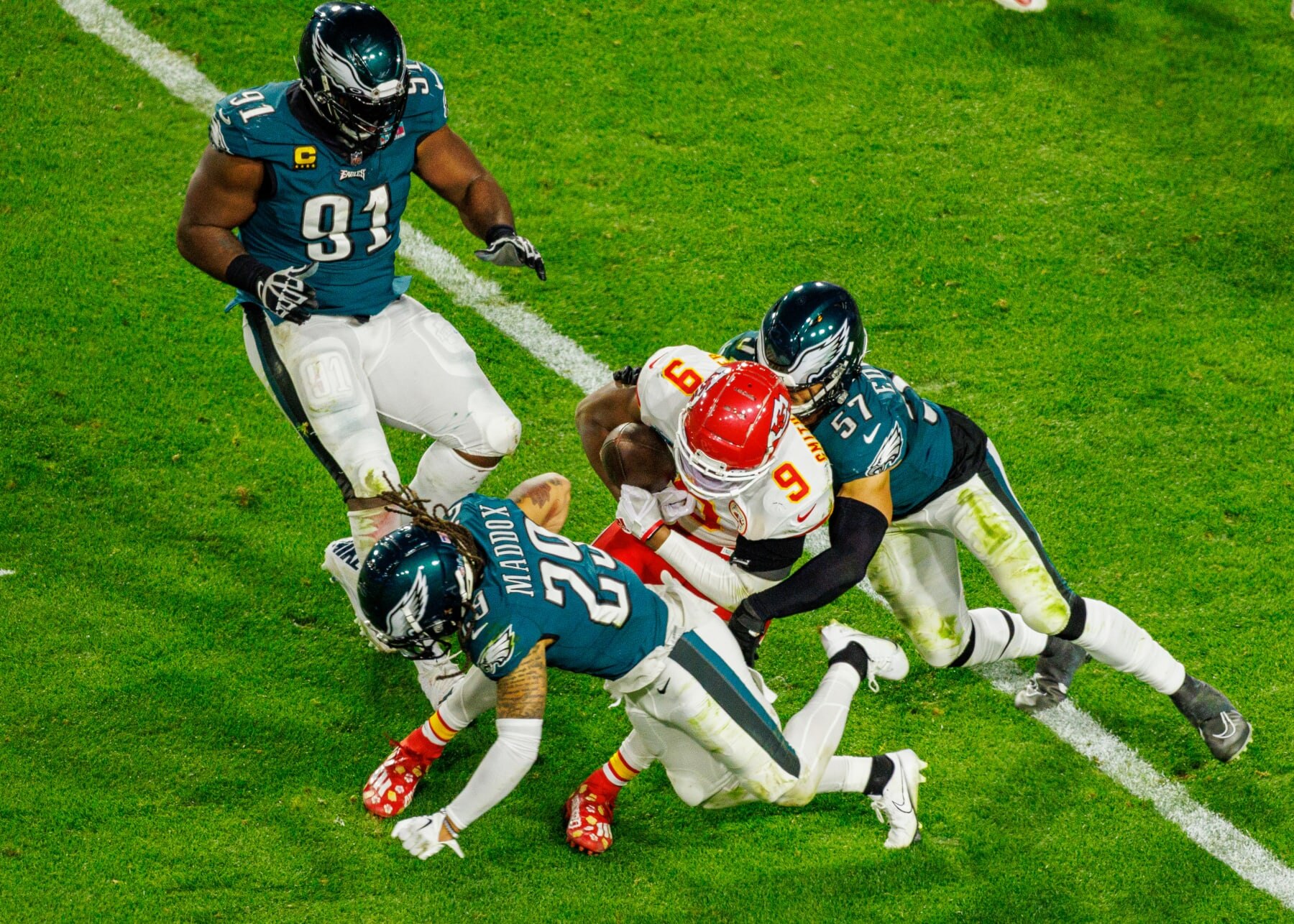 GLENDALE, AZ - FEBRUARY 12: Kansas City Chiefs wide receiver JuJu Smith-Schuster (9) runs with the football during Super Bowl LVII between the Philadelphia Eagles and the Kansas City Chiefs on Sunday, February 12th, 2023 at State Farm Stadium in Glendale, AZ. (Photo by Adam Bow/Icon Sportswire via Getty Images)