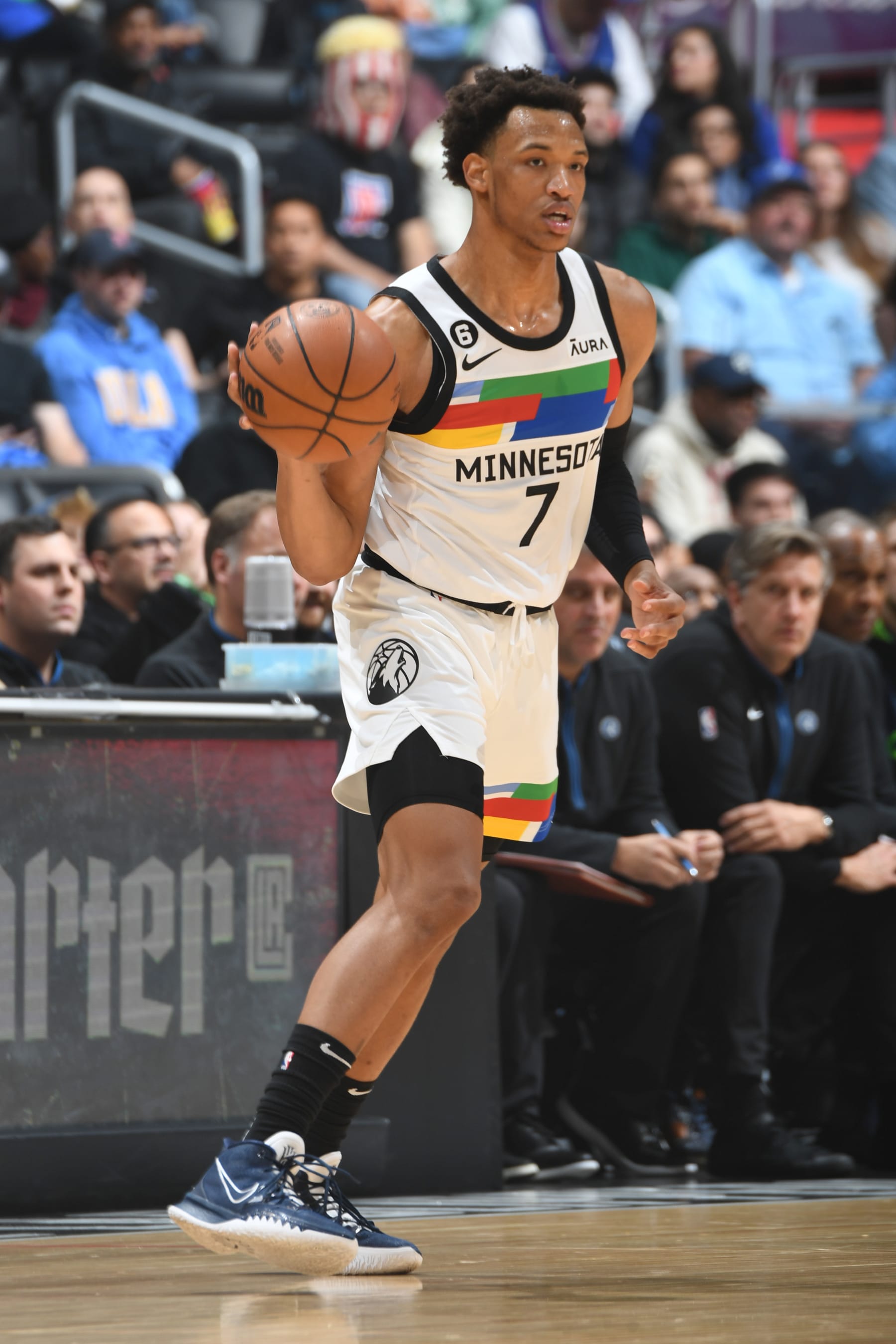 LOS ANGELES, CA - DECEMBER 14: Wendell Moore Jr. #7 of the Minnesota Timberwolves passes the ball during the game against the LA Clippers on December 14, 2022 at Crypto.Com Arena in Los Angeles, California. NOTE TO USER: User expressly acknowledges and agrees that, by downloading and/or using this Photograph, user is consenting to the terms and conditions of the Getty Images License Agreement. Mandatory Copyright Notice: Copyright 2022 NBAE (Photo by Andrew D. Bernstein/NBAE via Getty Images)