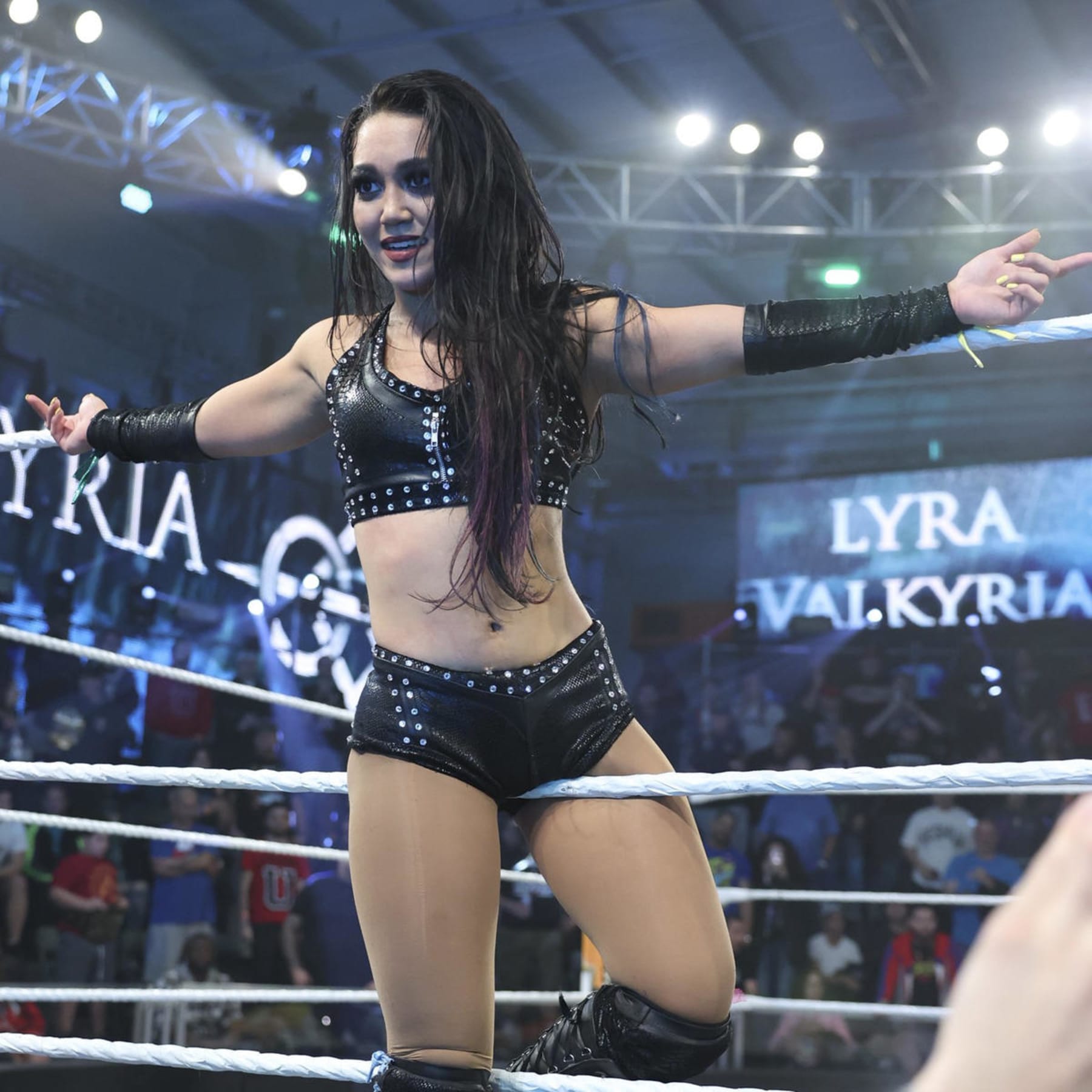 Roxanne Perez will challenge Lyra Valkyria at Vengeance Day, and they signed the match contract this week.