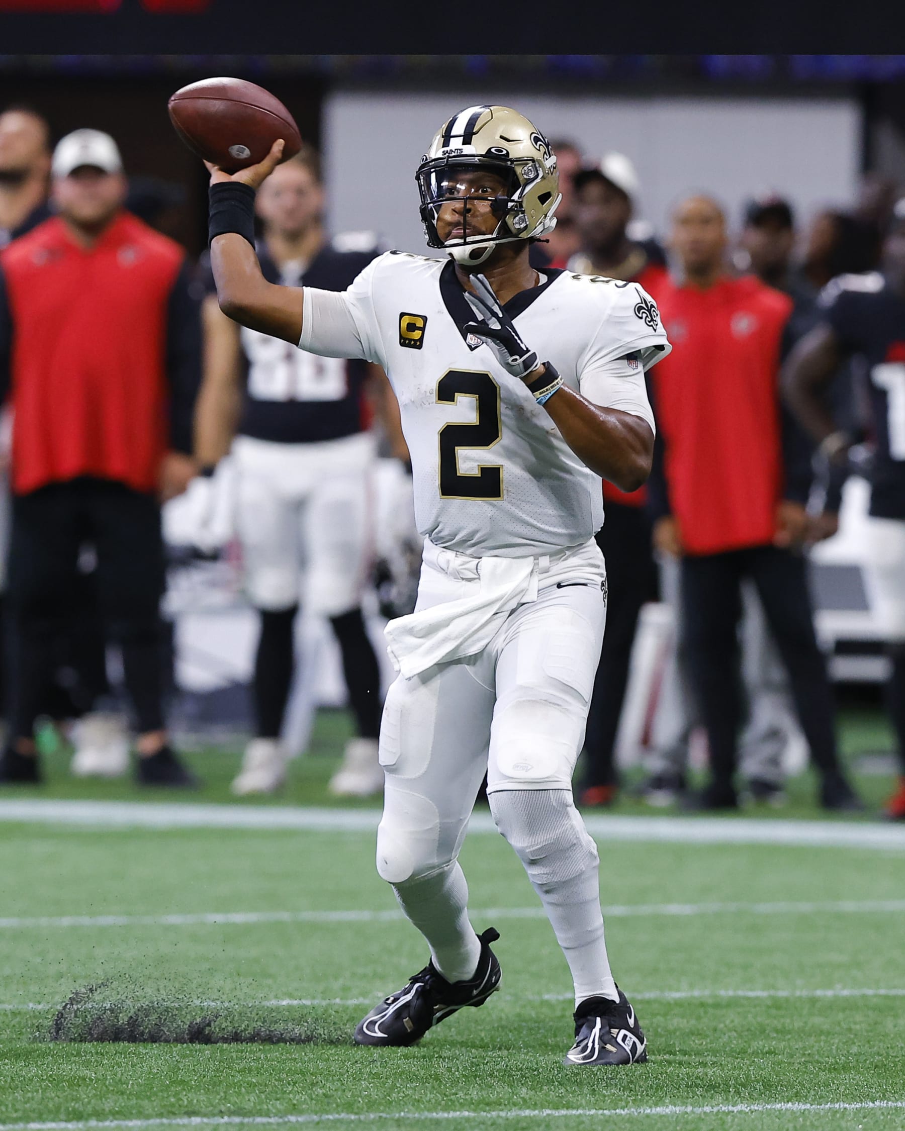ATLANTA, GA - SEPTEMBER 11: Jameis Winston #2 of the New Orleans Saints passes during the second half of the game against the Atlanta Falcons at Mercedes-Benz Stadium on September 11, 2022 in Atlanta, Georgia. (Photo by Todd Kirkland/Getty Images)