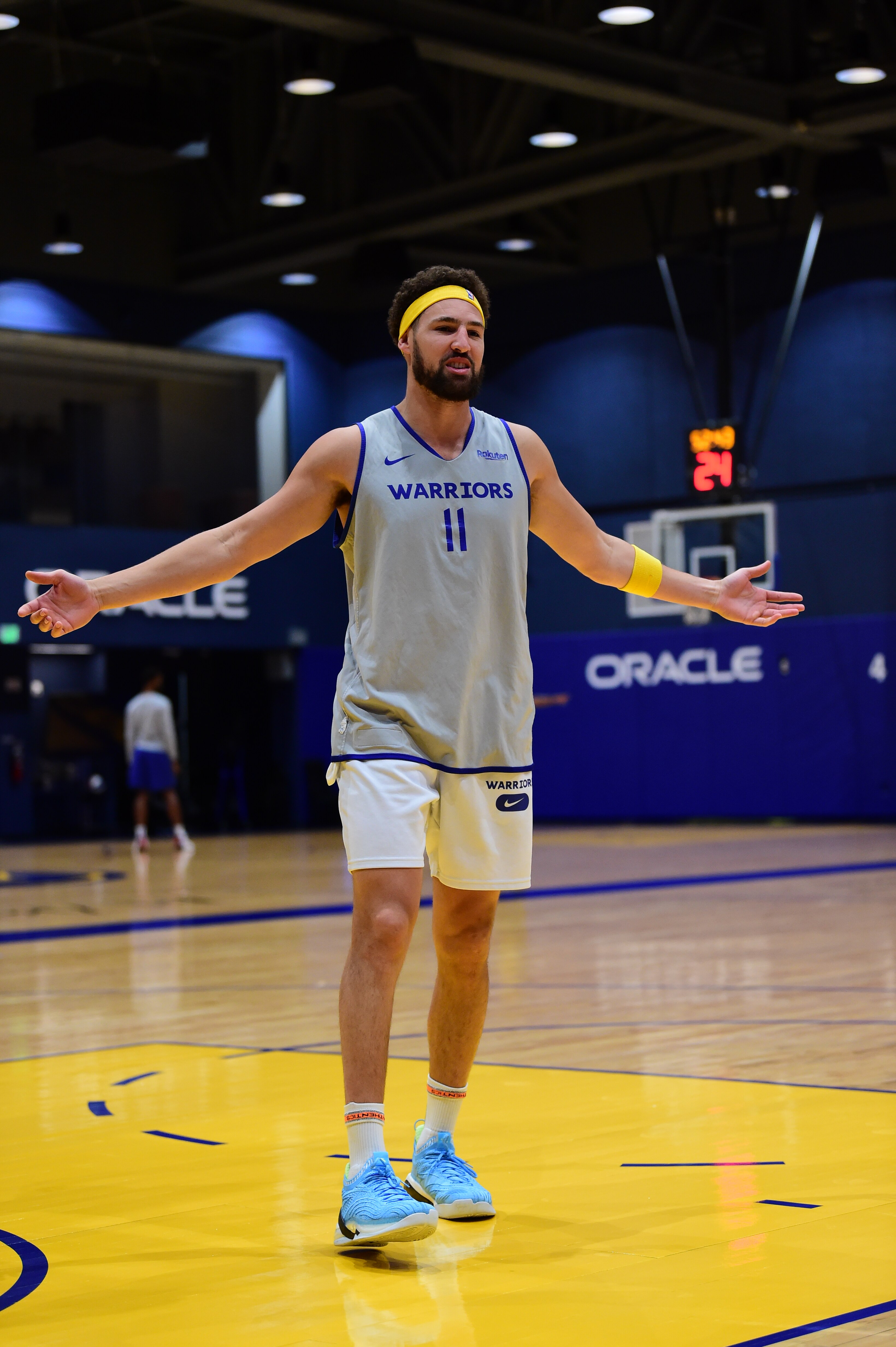 SAN FRANCISCO, CA - OCTOBER 7: Klay Thompson #11 of the Golden State Warriors looks on during an open practice on October 7, 2021 at the Oracle Performance Center in San Francisco, California. NOTE TO USER: User expressly acknowledges and agrees that, by downloading and or using this photograph, User is consenting to the terms and conditions of the Getty Images License Agreement. Mandatory Copyright Notice: Copyright 2021 NBAE (Photo by Noah Graham/NBAE via Getty Images)