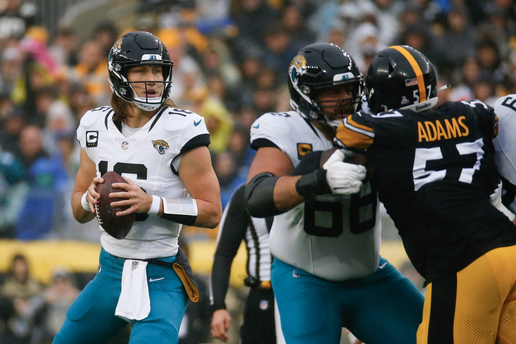 PITTSBURGH, PENNSYLVANIA - OCTOBER 29: Trevor Lawrence #16 of the Jacksonville Jaguars looks to throw the ball during the first quarter against the Pittsburgh Steelers at Acrisure Stadium on October 29, 2023 in Pittsburgh, Pennsylvania. (Photo by Justin K. Aller/Getty Images)