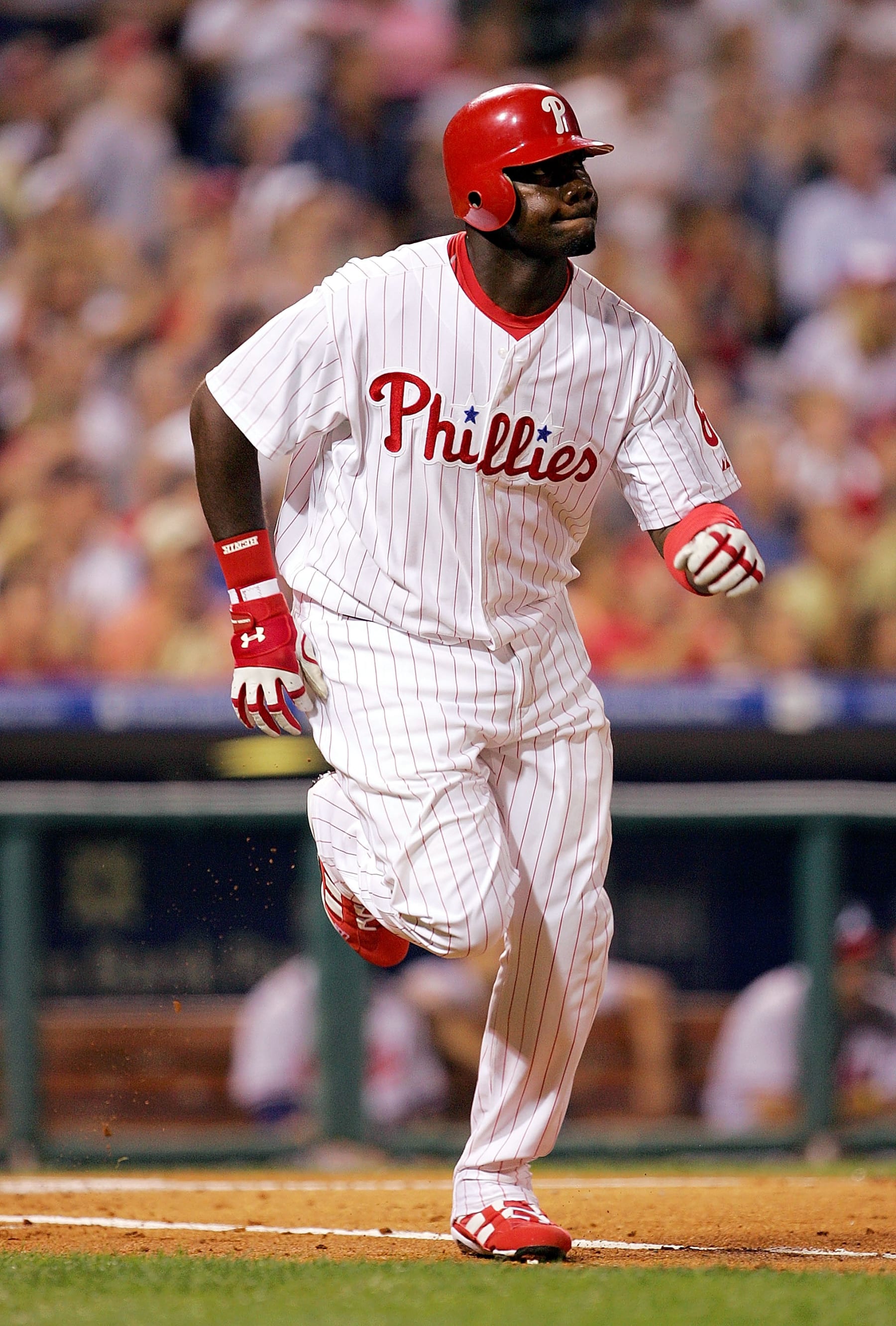 PHILADELPHIA - SEPTEMBER 13:  Ryan Howard #6 of the Philadelphia Phillies rounds the bases after hitting a solo home run against the Atlanta Braves during the first inning on September 13, 2005 at Citizens Bank Park in Philadelphia, Pennsylvania.  (Photo by Jamie Squire/Getty Images)