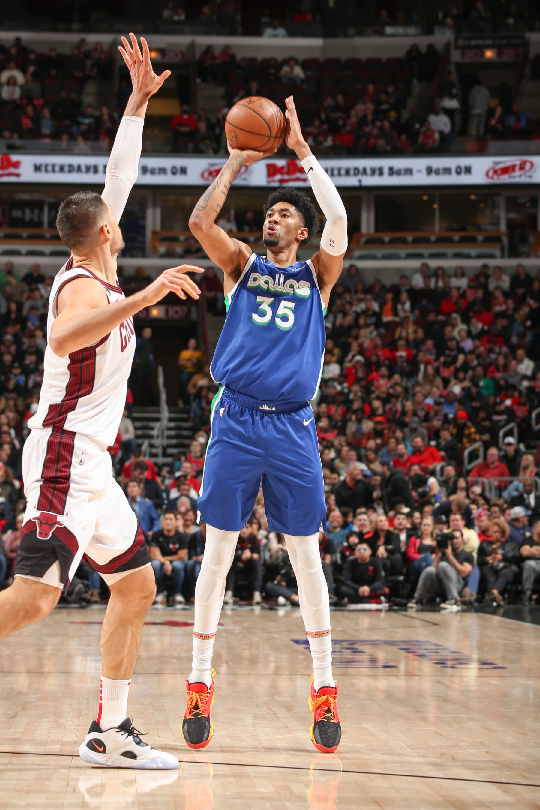 CHICAGO, IL - DECEMBER 10:  Christian Wood #35 of the Dallas Mavericks shoots the ball during the game against the Chicago Bulls on December 10, 2022 at United Center in Chicago, Illinois. NOTE TO USER: User expressly acknowledges and agrees that, by downloading and or using this photograph, User is consenting to the terms and conditions of the Getty Images License Agreement. Mandatory Copyright Notice: Copyright 2022 NBAE (Photo by Gary Dineen/NBAE via Getty Images)