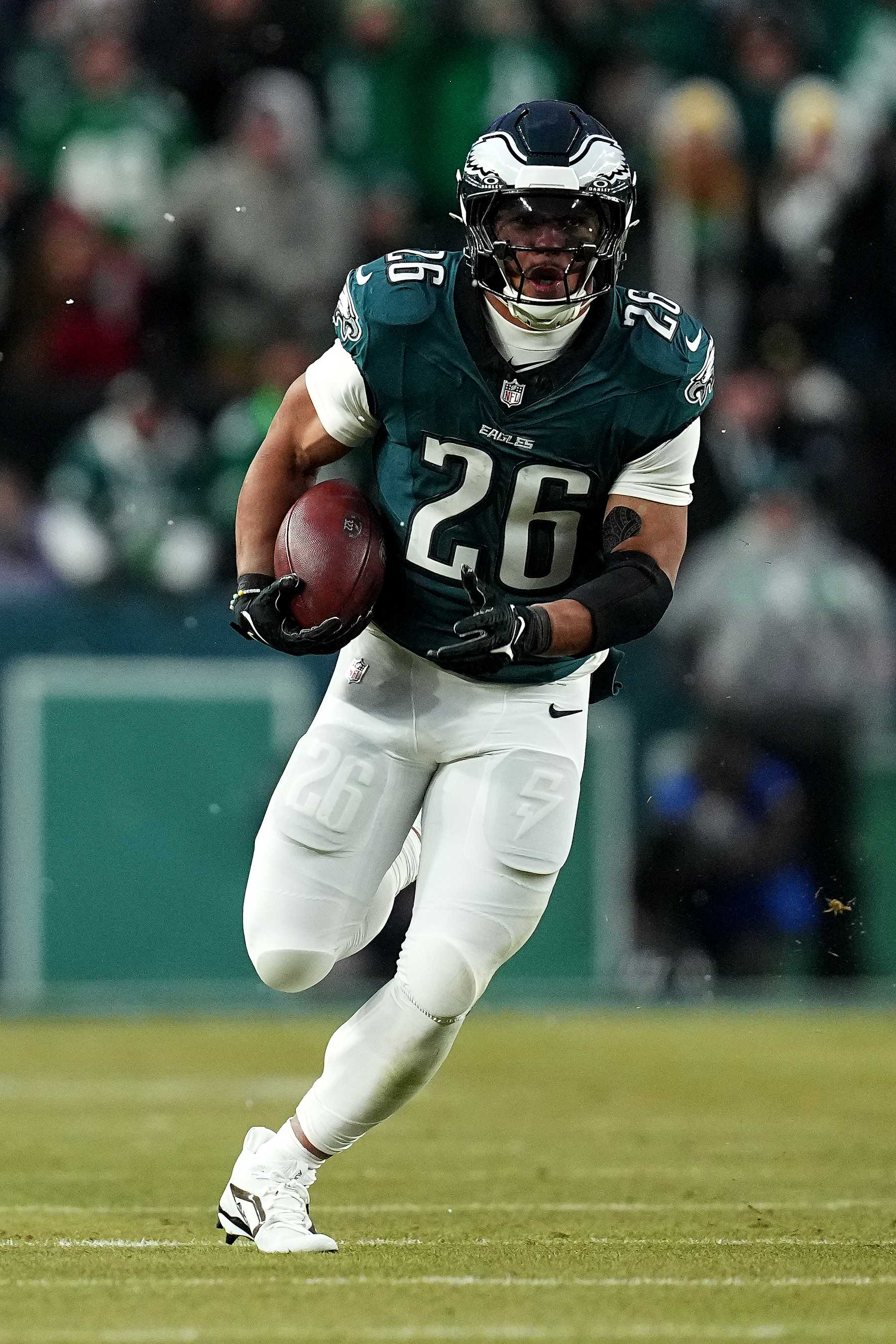 PHILADELPHIA, PENNSYLVANIA - JANUARY 19: Saquon Barkley #26 of the Philadelphia Eagles runs the ball for a 62-yard touchdown against the Los Angeles Rams during the first quarter in the NFC Divisional Playoff at Lincoln Financial Field on January 19, 2025 in Philadelphia, Pennsylvania. (Photo by Mitchell Leff/Getty Images)