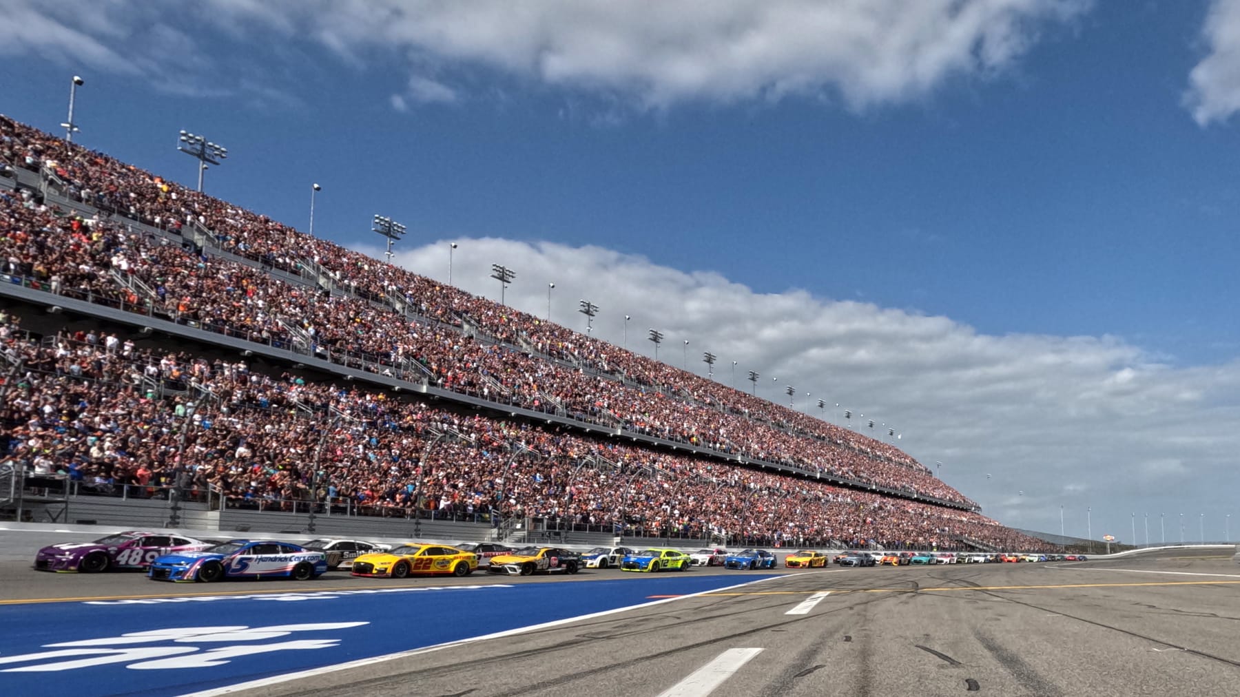 DAYTONA BEACH, FLORIDA - FEBRUARY 19: Kyle Larson, driver of the #5 HendrickCars.com Chevrolet, and Alex Bowman, driver of the #48 Ally Chevrolet, lead the field to start the NASCAR Cup Series 65th Annual Daytona 500 at Daytona International Speedway on February 19, 2023 in Daytona Beach, Florida. (Photo by Chris Graythen/Getty Images)