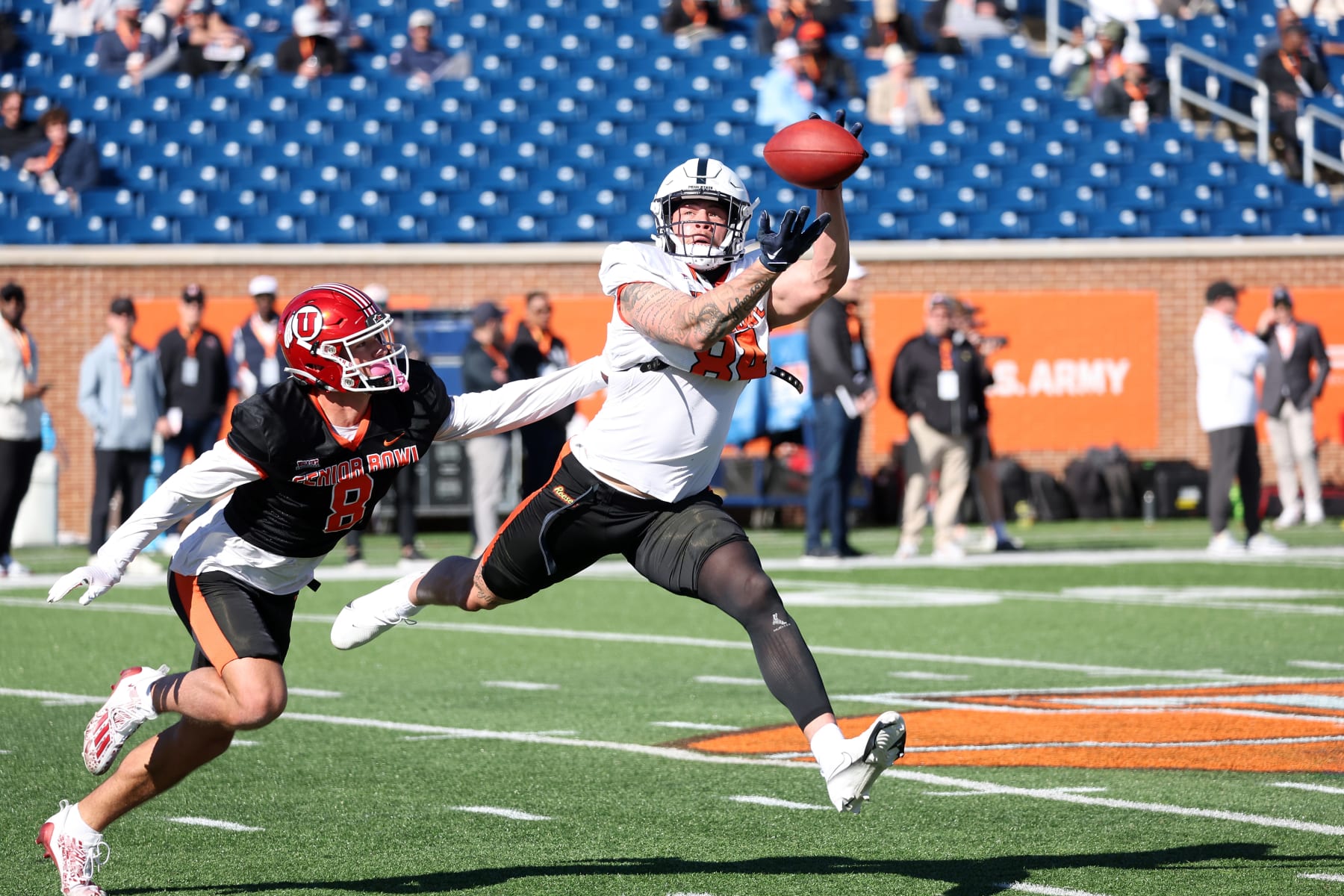 MOBILE, AL - JANUARY 31: National tight end Theo Johnson of Penn State (84) during the National team practice for the Reese's Senior Bowl on January 31, 2024 at Hancock Whitney Stadium in Mobile, Alabama.  (Photo by Michael Wade/Icon Sportswire via Getty Images)