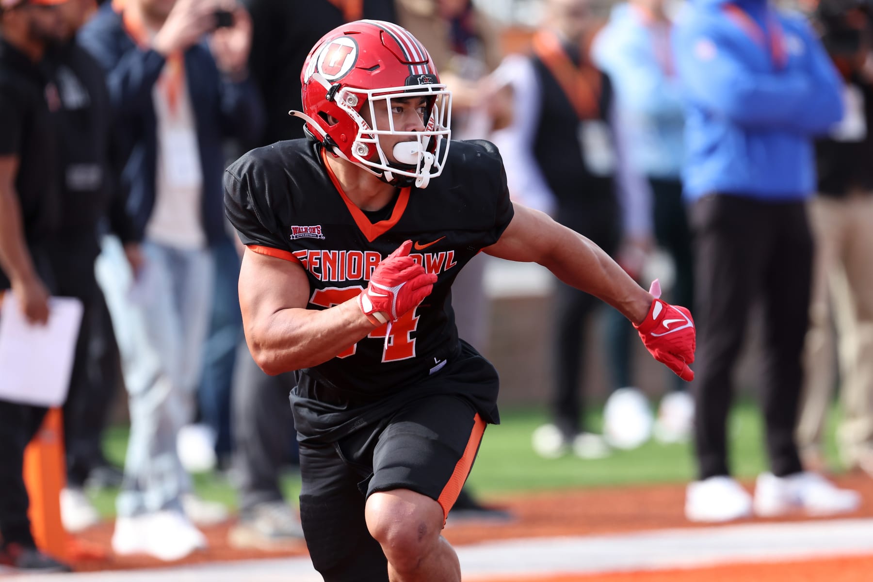 MOBILE, AL - FEBRUARY 01: National defensive back Sione Vaki of Utah (34) during the National team practice for the Reese's Senior Bowl on February 31, 2024 at Hancock Whitney Stadium in Mobile, Alabama.  (Photo by Michael Wade/Icon Sportswire via Getty Images)