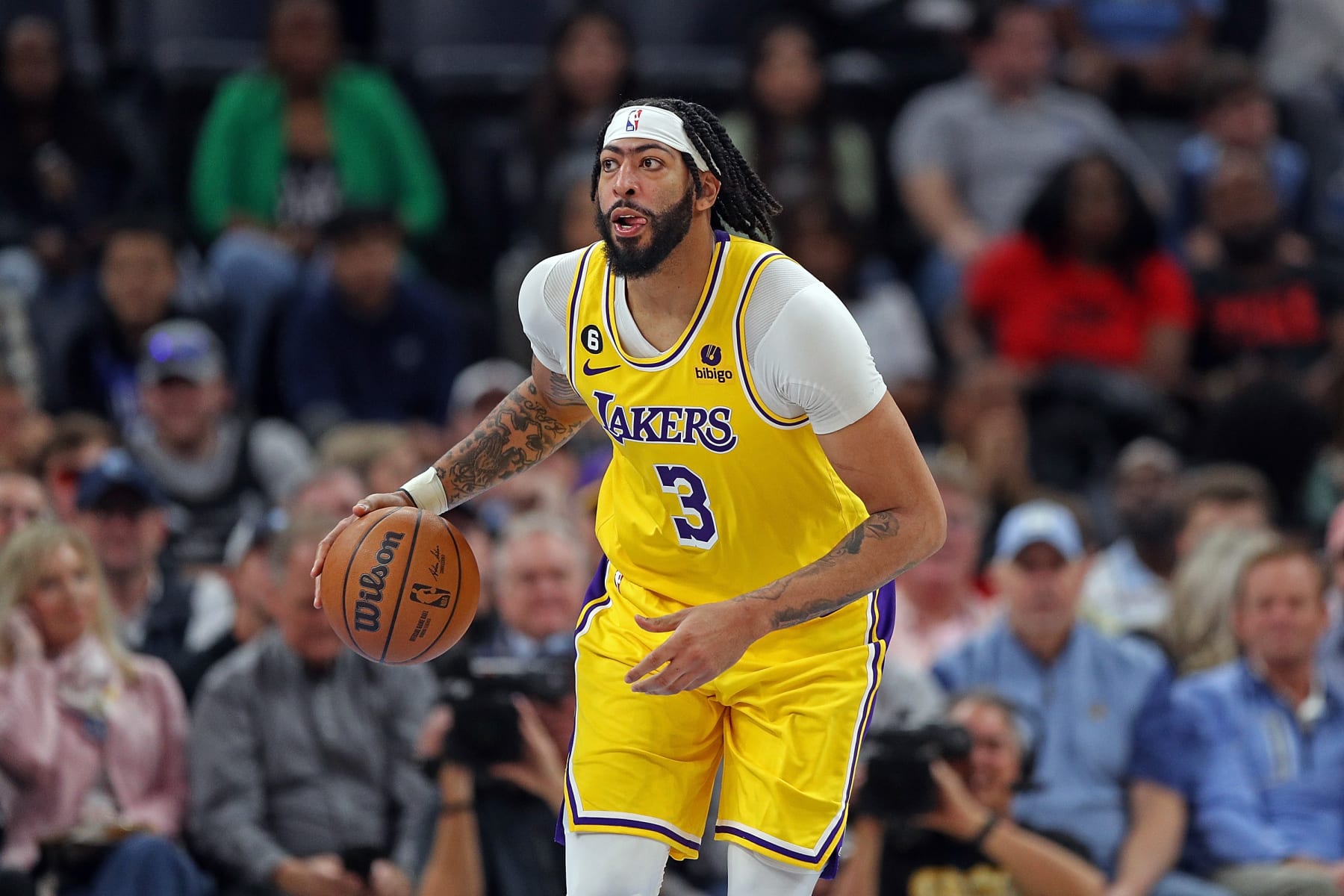 MEMPHIS, TENNESSEE - FEBRUARY 28: Anthony Davis #3 of the Los Angeles Lakers brings the ball up court during the game against the Memphis Grizzlies at FedExForum on February 28, 2023 in Memphis, Tennessee. NOTE TO USER: User expressly acknowledges and agrees that, by downloading and or using this photograph, User is consenting to the terms and conditions of the Getty Images License Agreement. (Photo by Justin Ford/Getty Images)