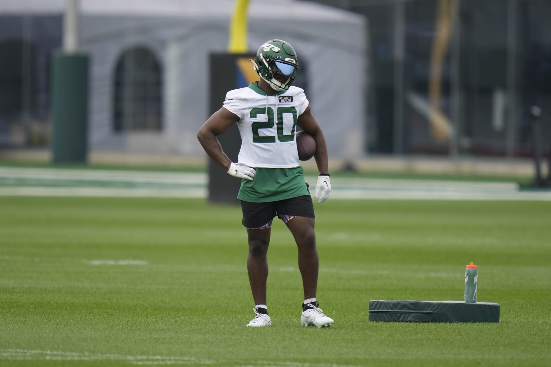 New York Jets' Breece Hall participates in a drill at the NFL football team's training facility in Florham Park, N.J., Thursday, July 20, 2023. (AP Photo/Seth Wenig)