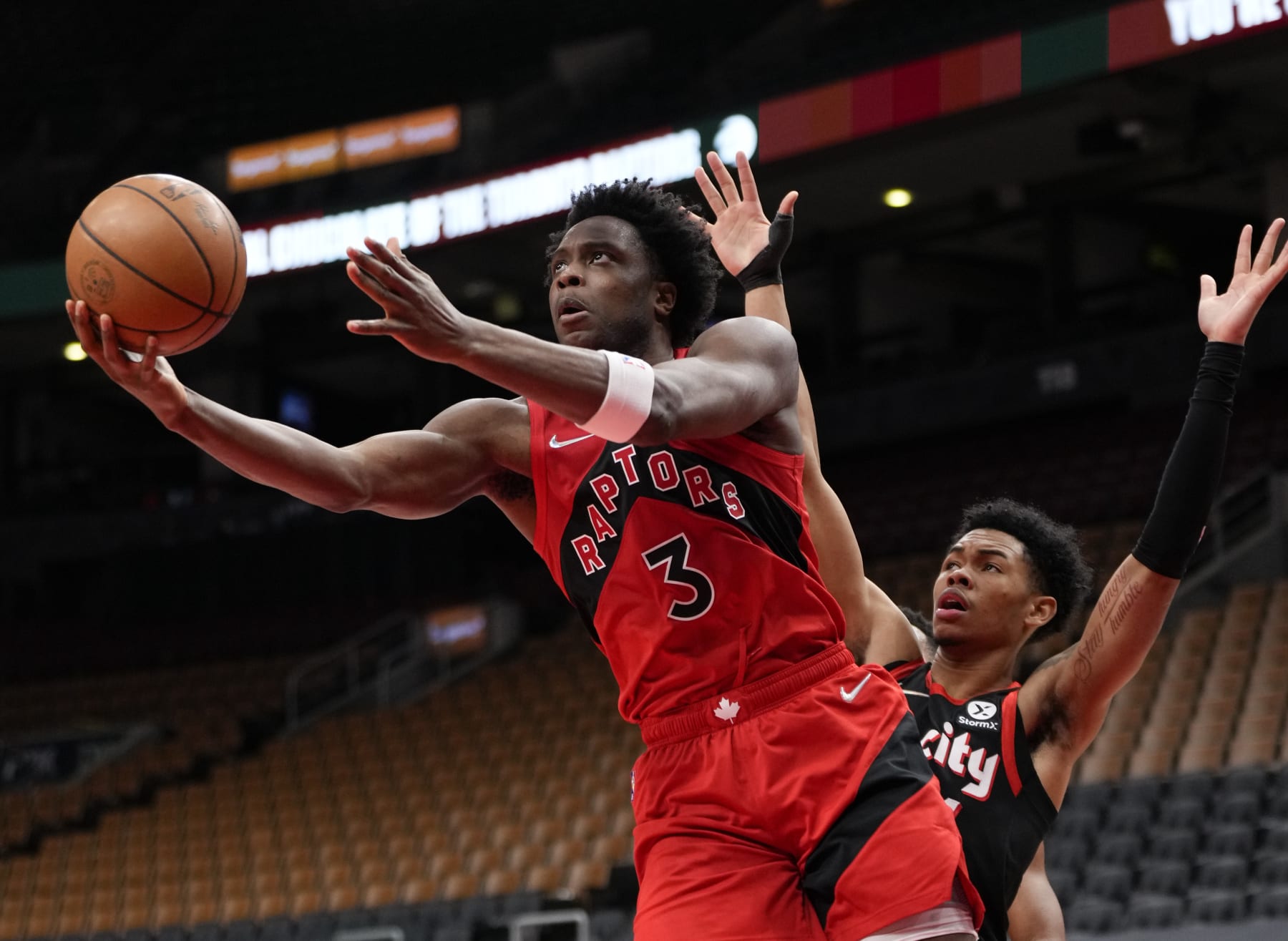 TORONTO, ON - JANUARY 23: OG Anunoby #3 of the Toronto Raptors goes to the basket against Anfernee Simons #1 of the Portland Trail Blazers during the second half of their basketball game at the Scotiabank Arena on January 23, 2022 in Toronto, Ontario, Canada. NOTE TO USER: User expressly acknowledges and agrees that, by downloading and/or using this Photograph, user is consenting to the terms and conditions of the Getty Images License Agreement. (Photo by Mark Blinch/Getty Images)