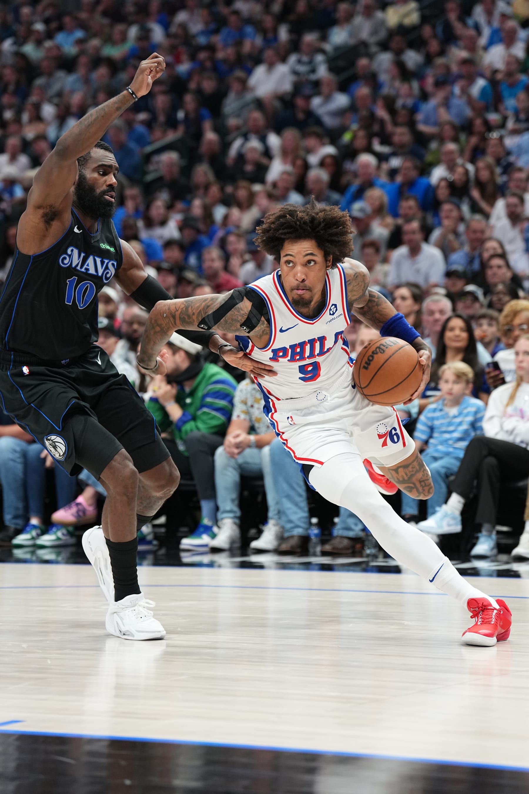 DALLAS, TX - MARCH 3: Kelly Oubre Jr. #9 of the Philadelphia 76ers drives to the basket during the game against the Dallas Mavericks on March 3, 2024 at the American Airlines Center in Dallas, Texas. NOTE TO USER: User expressly acknowledges and agrees that, by downloading and or using this photograph, User is consenting to the terms and conditions of the Getty Images License Agreement. Mandatory Copyright Notice: Copyright 2024 NBAE (Photo by Glenn James/NBAE via Getty Images)