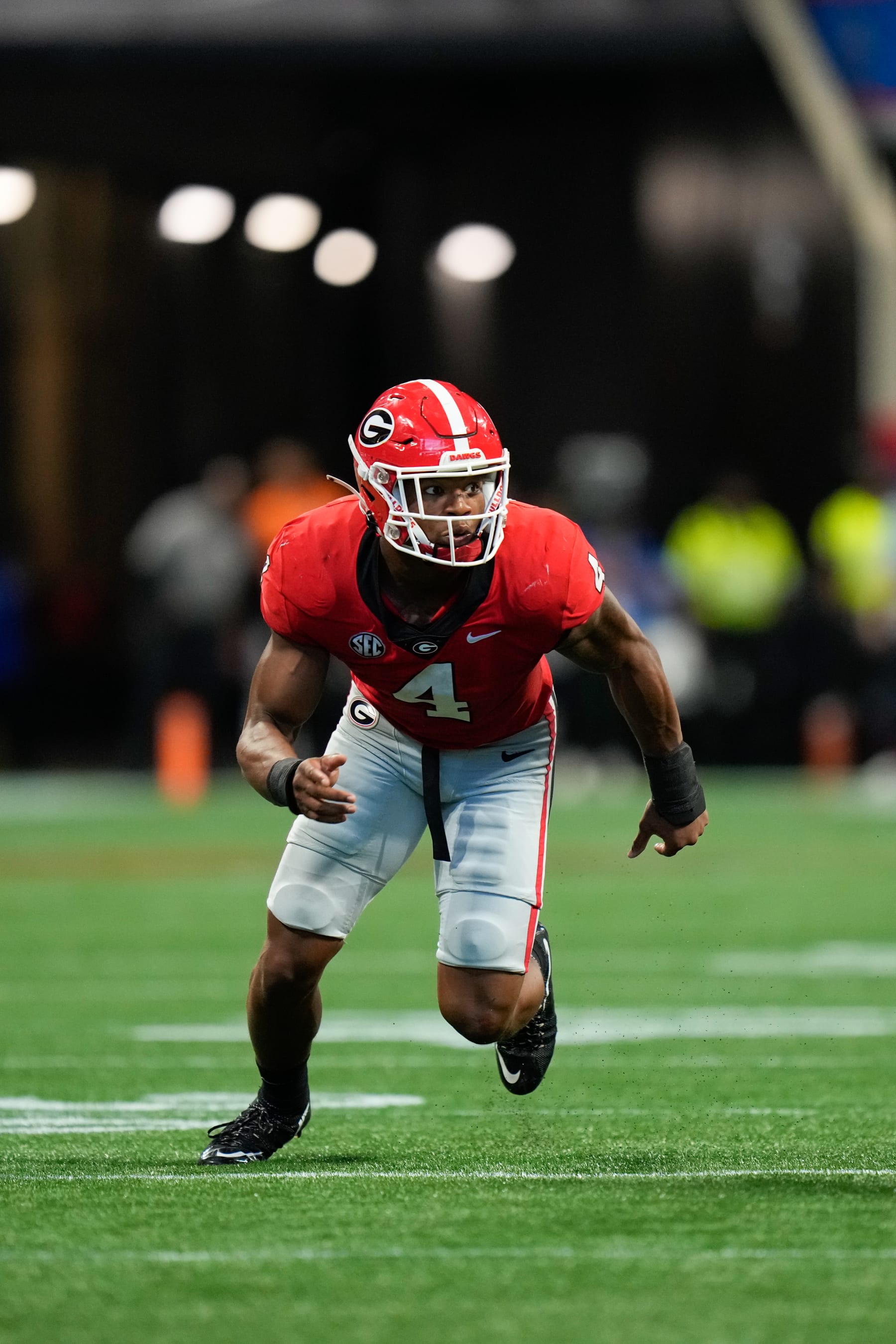 ATLANTA, GEORGIA - SEPTEMBER 03: Nolan Smith #4 of the Georgia Bulldogs pursues the play during the Chick-fil-A Kickoff Game between Oregon and Georgia on September 03, 2022 in Atlanta, Georgia. (Photo by Paul Abell/Getty Images)