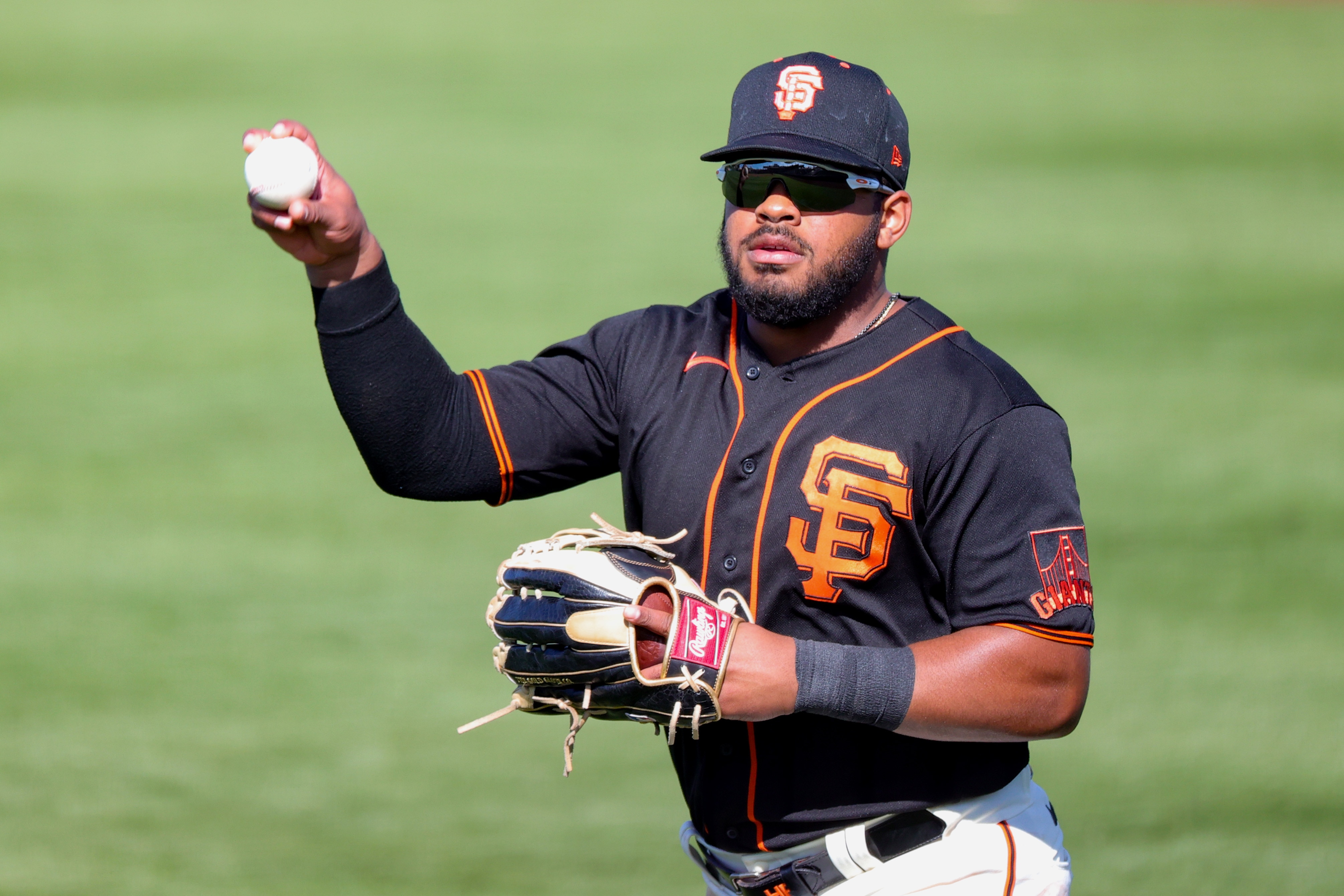 SCOTTSDALE, ARIZONA - MARCH 04: Heliot Ramos #80 of the San Francisco Giants makes a catch during the sixth inning of a spring training game against the Chicago White Sox at Scottsdale Stadium on March 04, 2021 in Scottsdale, Arizona. (Photo by Carmen Mandato/Getty Images)