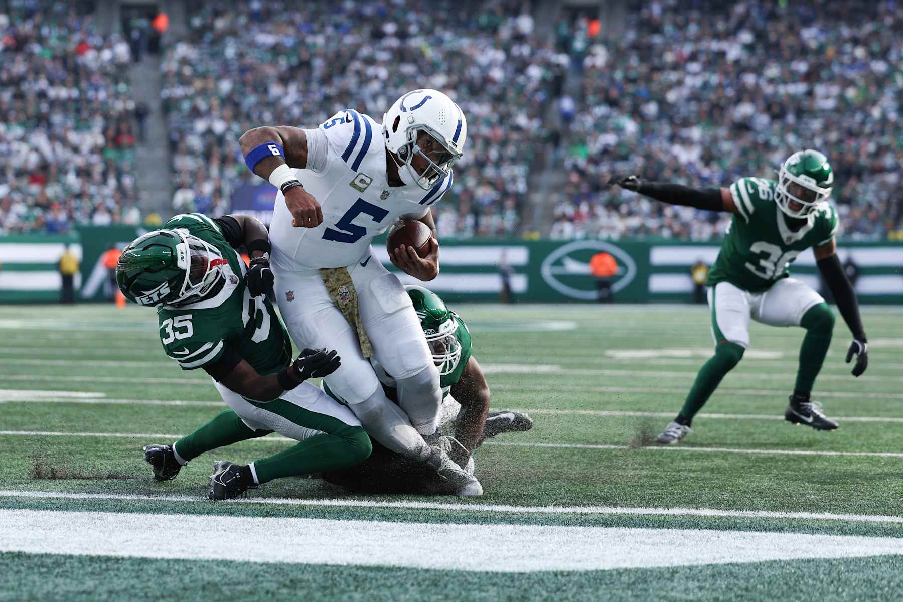 Indianapolis Colts quarterback Anthony Richardson runs for a touchdown against the New York Jets. 