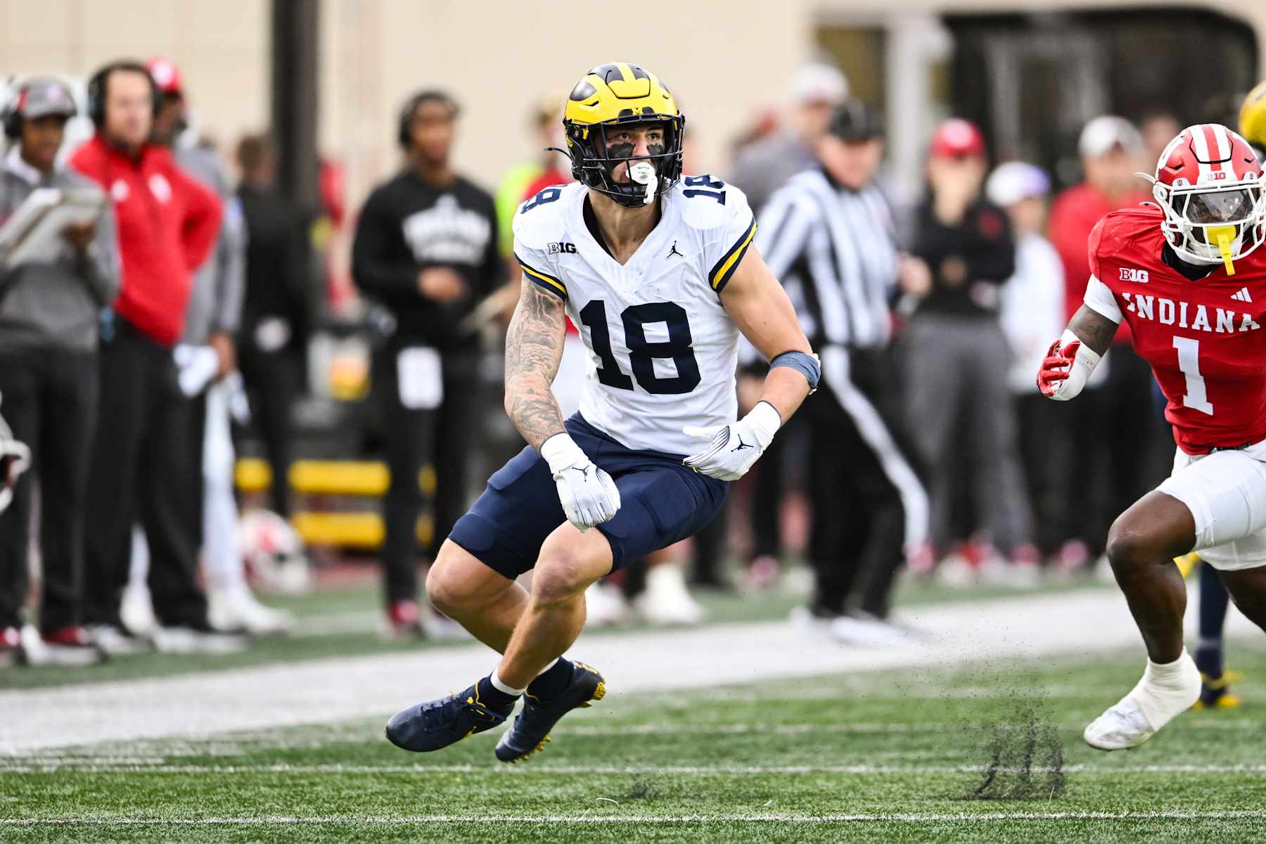 BLOOMINGTON, IN - NOVEMBER 09: Michigan Wolverines TE Colston Loveland (18) runs a route during a college football game between the Michigan Wolverines and Indiana Hoosiers on November 9, 2024 at Memorial Stadium in Bloomington, IN (Photo by James Black/Icon Sportswire via Getty Images)