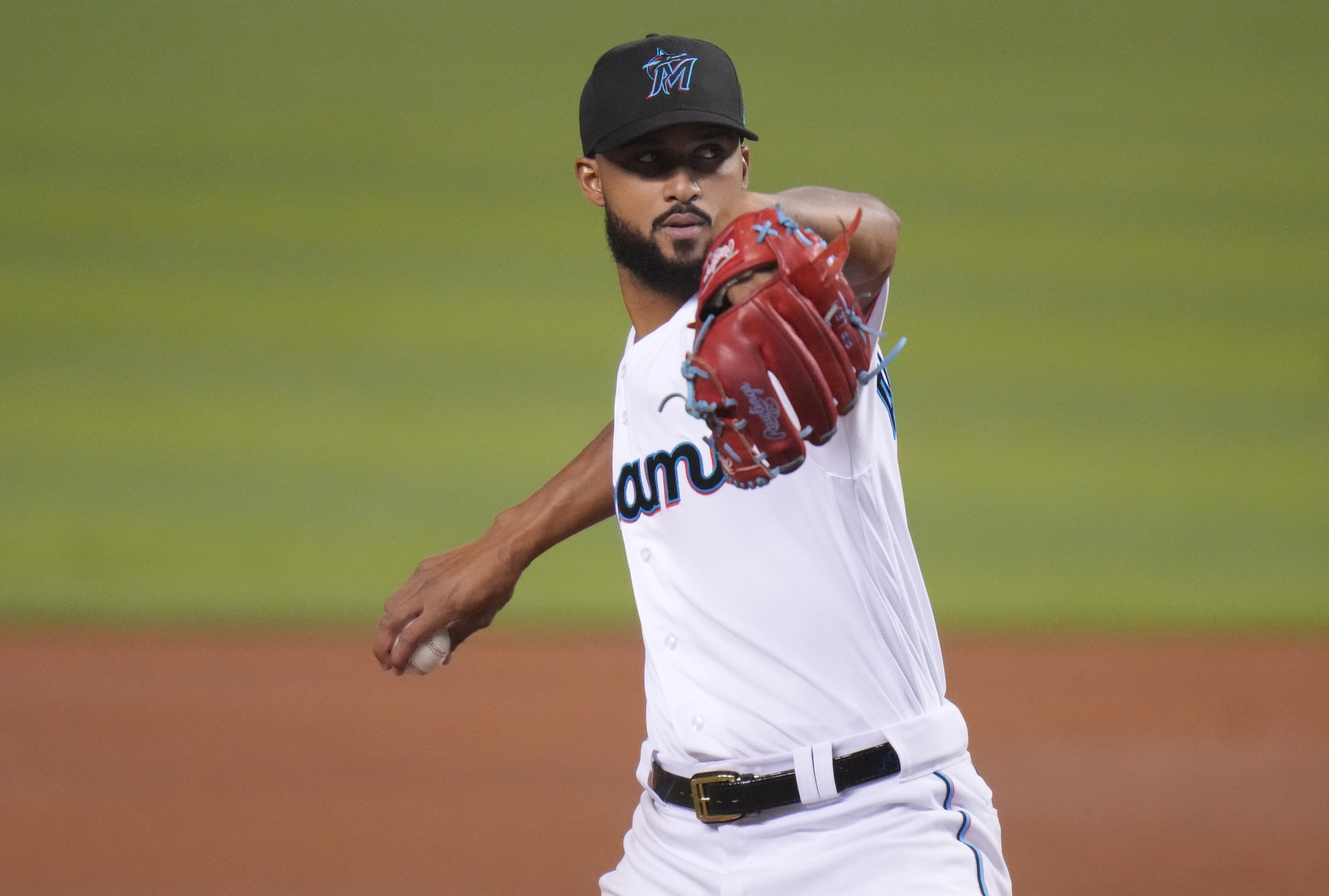 MIAMI, FLORIDA - SEPTEMBER 08: Sandy Alcantara #22 of the Miami Marlins delivers a pitch against the New York Mets at loanDepot park on September 08, 2021 in Miami, Florida. (Photo by Mark Brown/Getty Images)