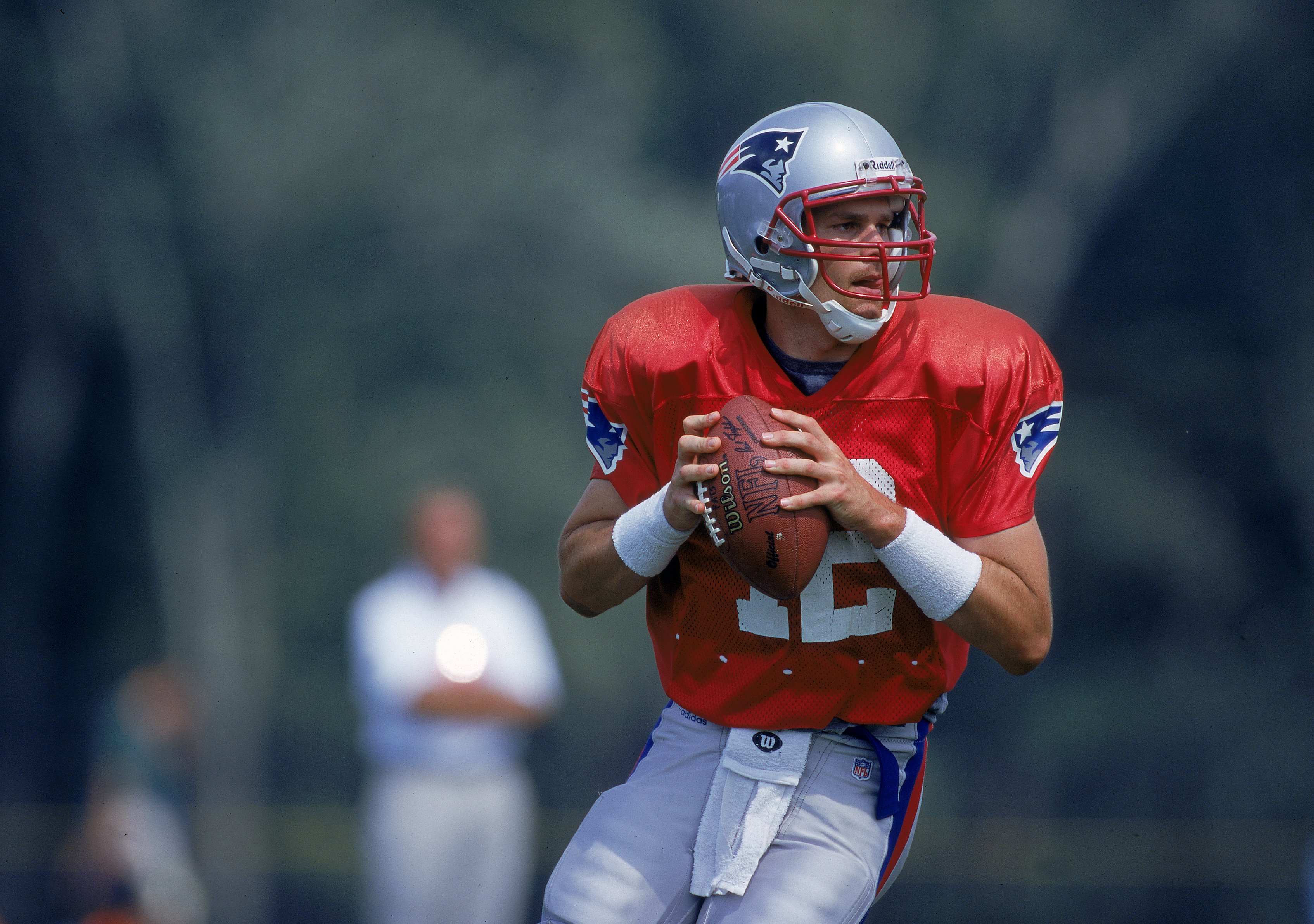 7 Aug 2000:  Quarterback Tom Brady #12 of the New England Patriots looks to pass the ball during the Patriots Training Camp at Bryant College in Smithfield, Rhode Island.Mandatory Credit: Jamie Squire  /Allsport