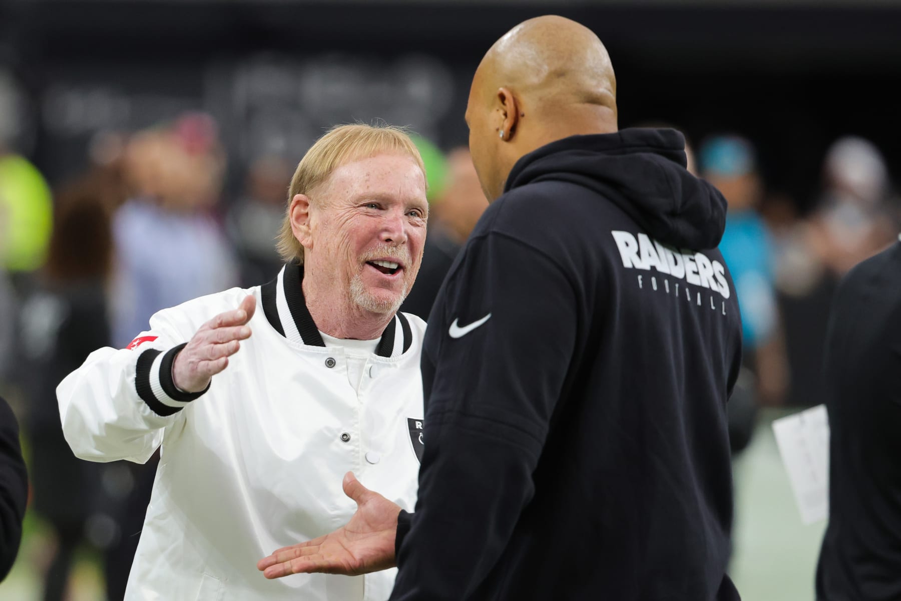 LAS VEGAS, NEVADA - NOVEMBER 05: Owner and managing general partner Mark Davis (L) of the Las Vegas Raiders greets interim head coach Antonio Pierce before a game against the New York Giants at Allegiant Stadium on November 05, 2023 in Las Vegas, Nevada. (Photo by Ethan Miller/Getty Images)