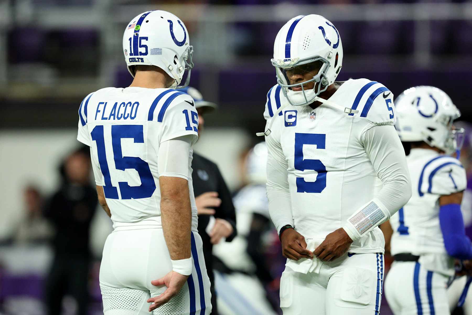MINNEAPOLIS, MINNESOTA - NOVEMBER 03: Joe Flacco #15 and Anthony Richardson #5 of the Indianapolis Colts looks on prior to the game against the Minnesota Vikings at U.S. Bank Stadium on November 03, 2024 in Minneapolis, Minnesota. (Photo by David Berding/Getty Images)