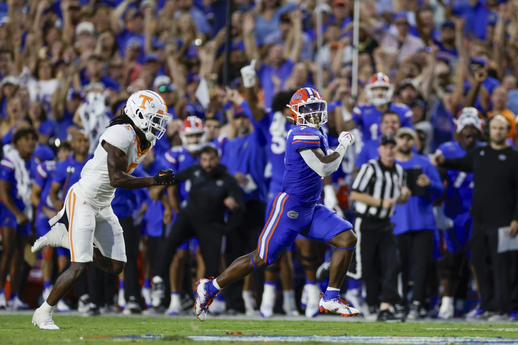 GAINESVILLE, FL - SEPTEMBER 16: Florida Gators running back Trevor Etienne (7) runs with the ball during the game between the Tennessee Volunteers and the Florida Gators on September 16, 2023 at Ben Hill Griffin Stadium at Florida Field in Gainesville, Fl.  (Photo by David Rosenblum/Icon Sportswire via Getty Images)