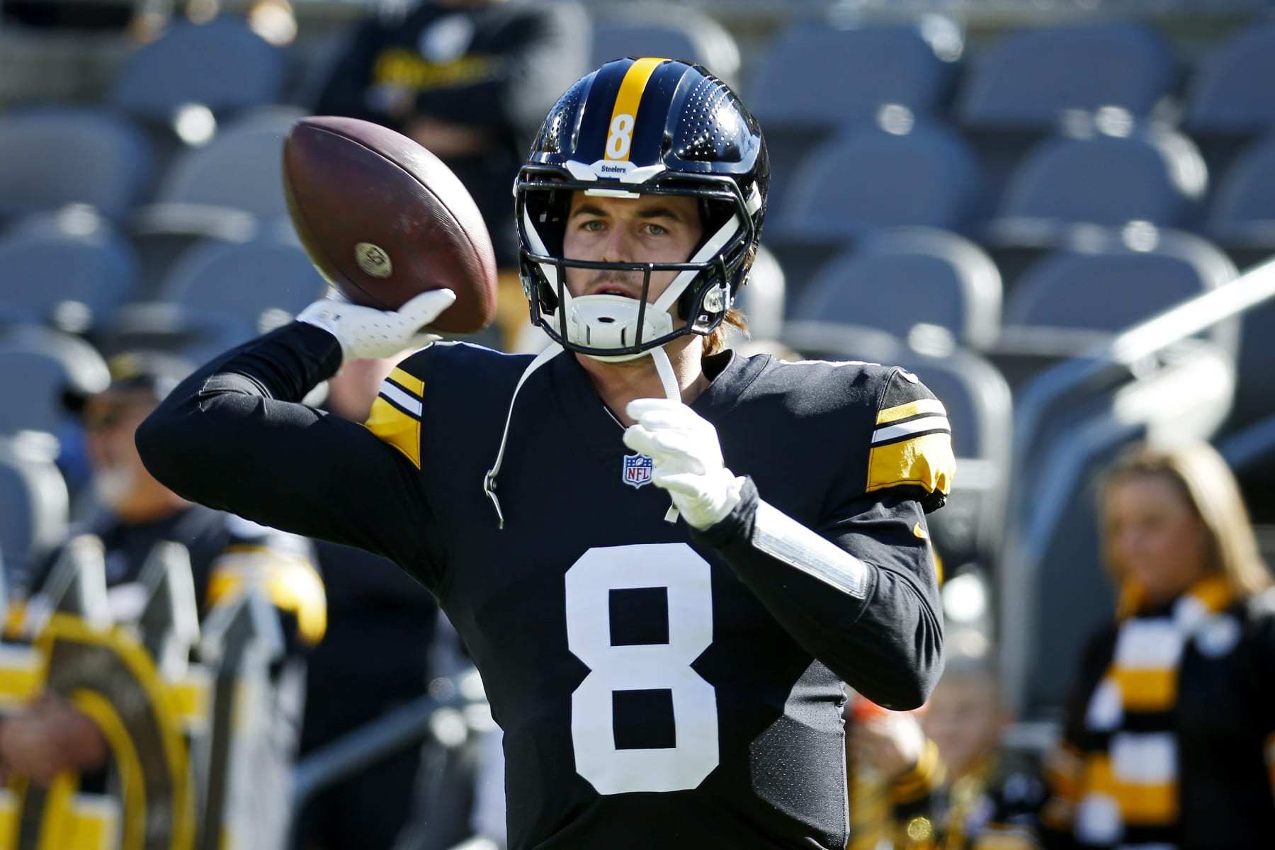 PITTSBURGH, PENNSYLVANIA - NOVEMBER 12: Kenny Pickett #8 of the Pittsburgh Steelers warms up prior to a game against the Green Bay Packers at Acrisure Stadium on November 12, 2023 in Pittsburgh, Pennsylvania. (Photo by Justin K. Aller/Getty Images)