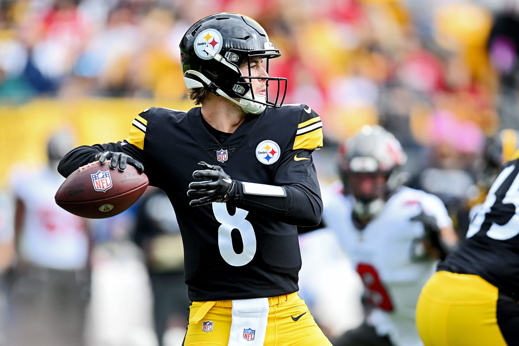 PITTSBURGH, PENNSYLVANIA - OCTOBER 16: Kenny Pickett #8 of the Pittsburgh Steelers throws the ball during the first quarter against the Tampa Bay Buccaneers at Acrisure Stadium on October 16, 2022 in Pittsburgh, Pennsylvania. (Photo by Joe Sargent/Getty Images)