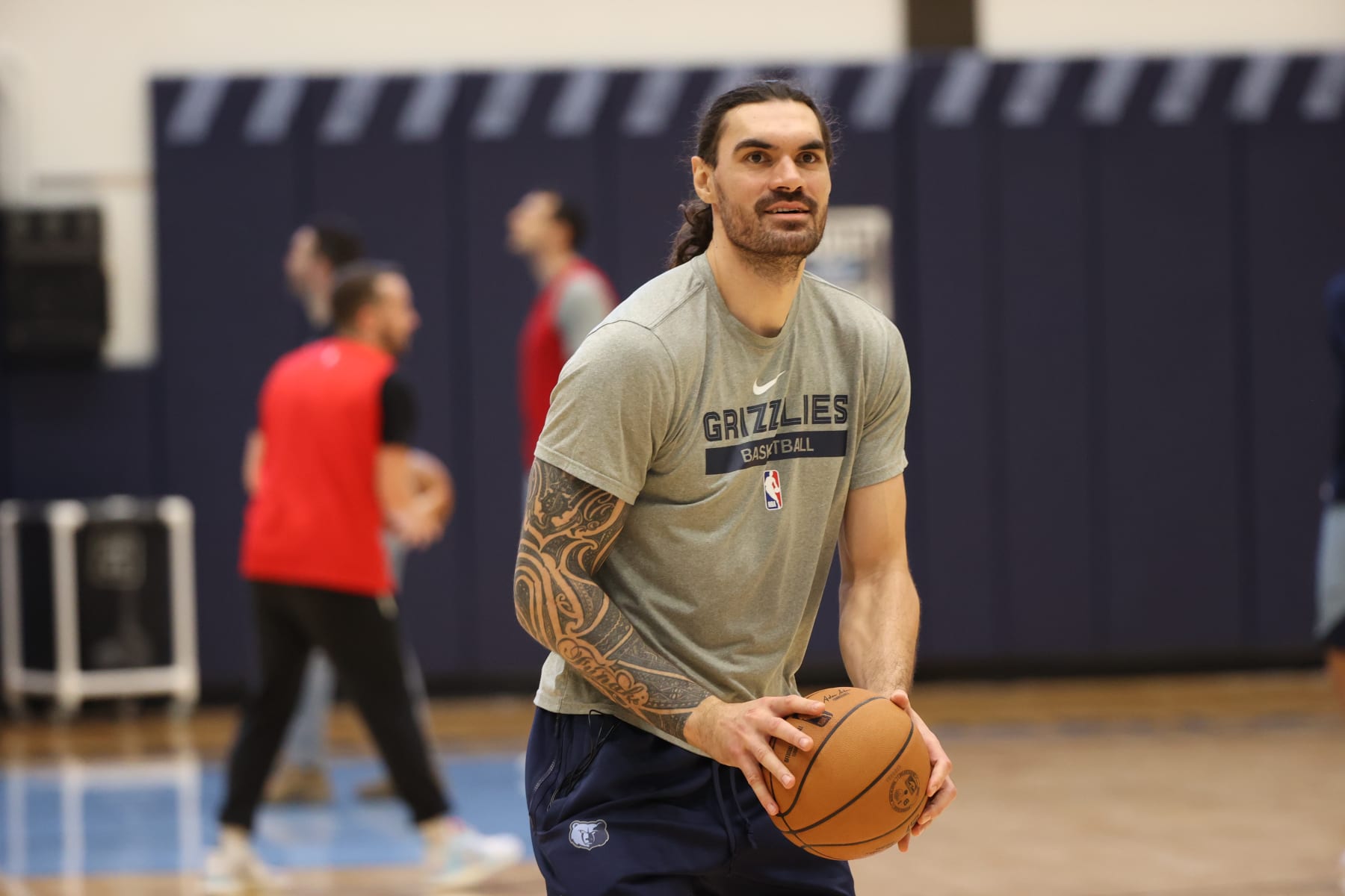 MEMPHIS, TN - FEBRUARY 27: Steven Adams #4 of the Memphis Grizzlies participates in an all access team practice on February 27, 2023 at FedExForum in Memphis, Tennessee. NOTE TO USER: User expressly acknowledges and agrees that, by downloading and or using this photograph, User is consenting to the terms and conditions of the Getty Images License Agreement. Mandatory Copyright Notice: Copyright 2023 NBAE (Photo by Joe Murphy/NBAE via Getty Images)