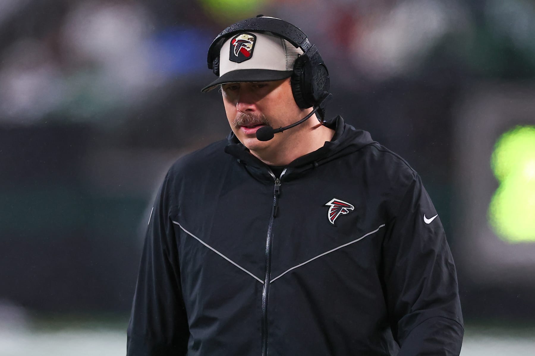 EAST RUTHERFORD, NJ - DECEMBER 03:  Arthur Smith head coach of the Atlanta Falcons during the third quarter of the game against the New York Jets on December 3, 2023 at MetLife Stadium in East Rutherford, New Jersey.  (Photo by Rich Graessle/Icon Sportswire via Getty Images)