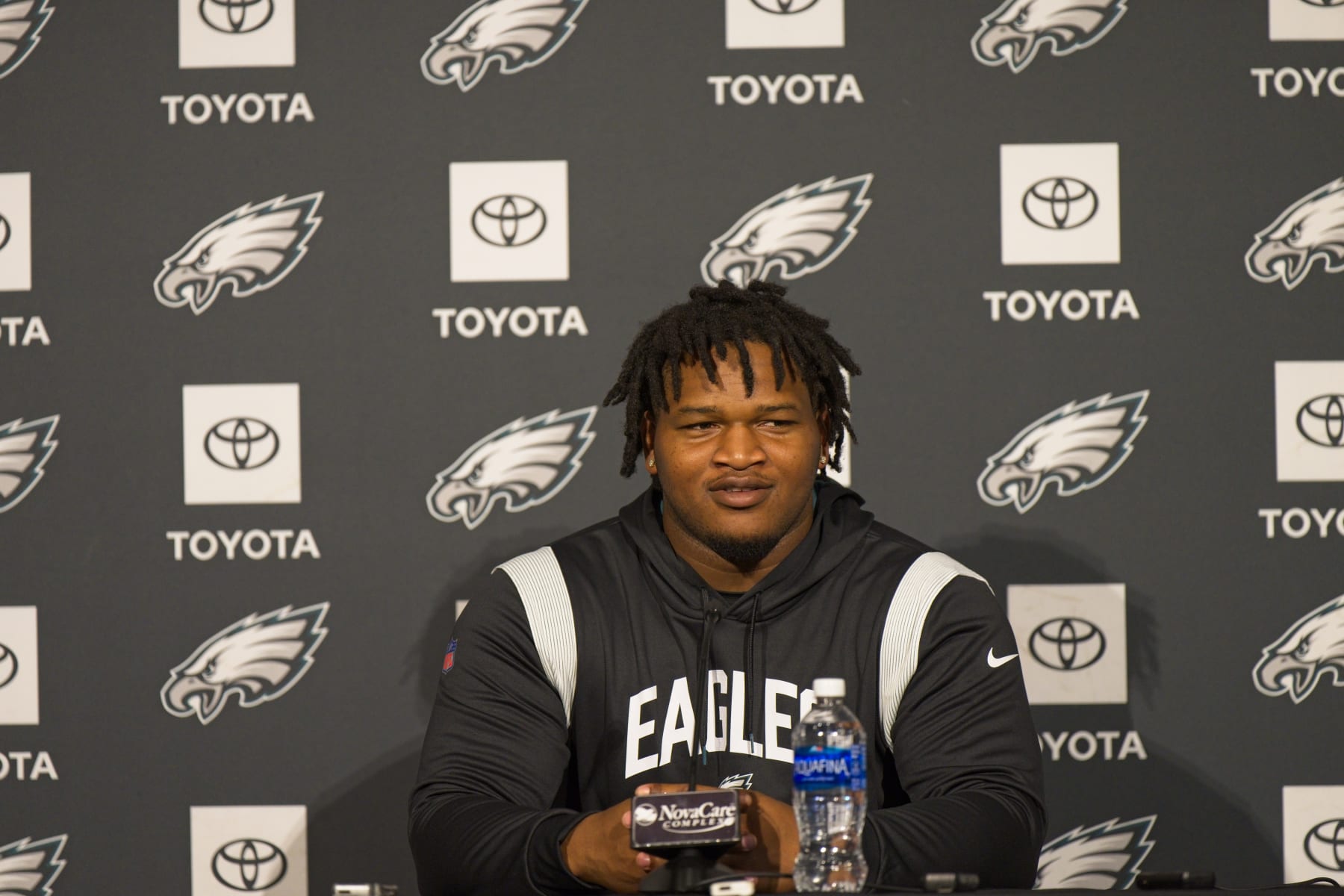 PHILADELPHIA, PA - MAY 05: Philadelphia Eagles defensive tackle Jalen Carter (98) gives an interview during Philadelphia Eagles rookie mini training camp on May 5, 2023 at the Novacare Training Complex in Philadelphia, PA. (Photo by Andy Lewis/Icon Sportswire via Getty Images)