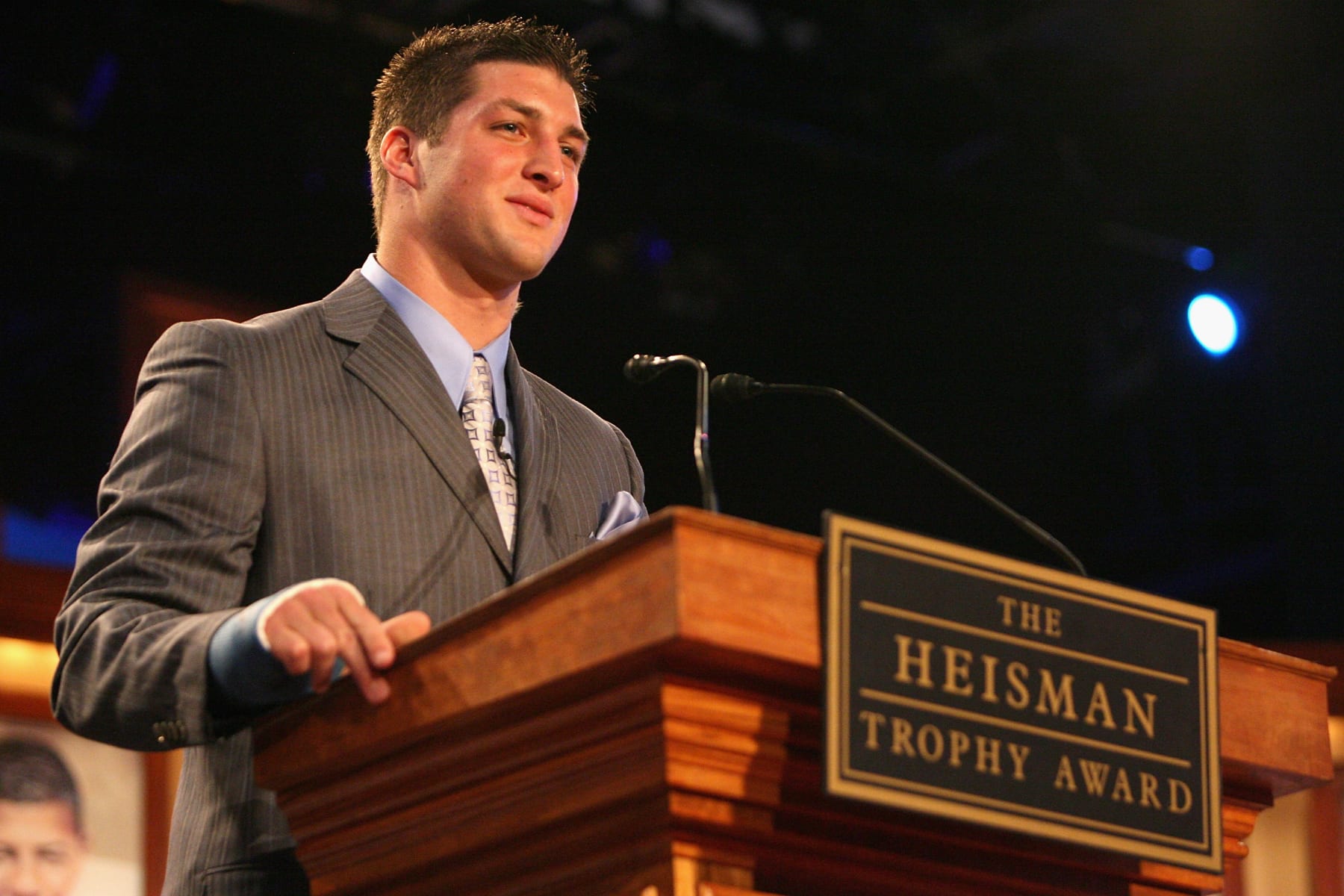 NEW YORK - DECEMBER 08:  Quarterback Tim Tebow of the University of Florida wins the Heisman trophy during the 73rd Annual Heisman Memorial Trophy Award on December 8, 2007 in New York City.  (Photo by Kelly Kline/Getty Images)