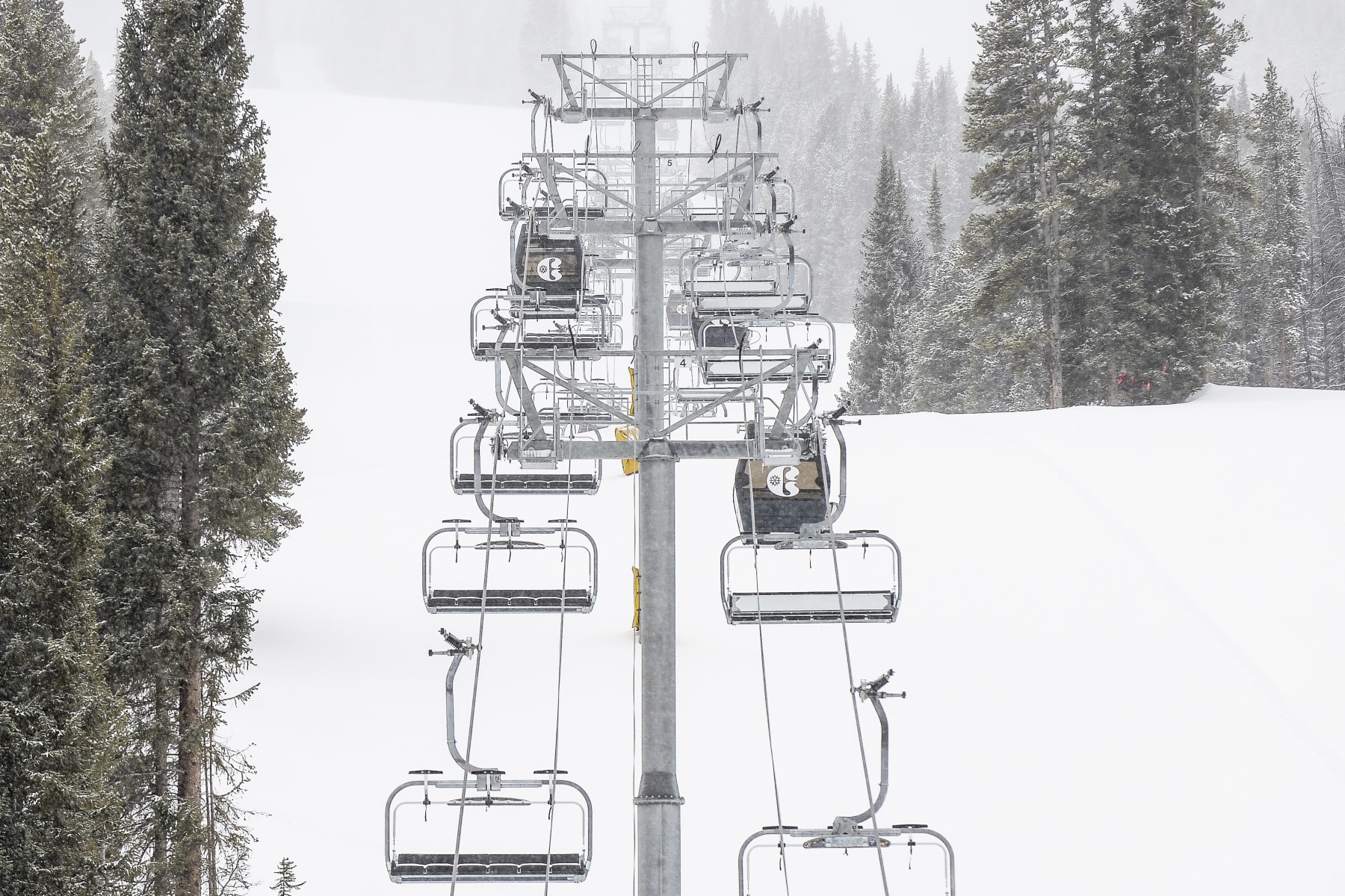 A ski lift sits idle at Copper Mountain in Frisco, Colorado, U.S, on Thursday, March 19, 2020. Colorado Governor Jared Polis ordered the closing of all ski areas, popular resorts located in a region that accounts for 39 of the state's 131 confirmed cases of the new coronavirus, according to official data. Photographer: Michael Ciaglo/Bloomberg via Getty Images