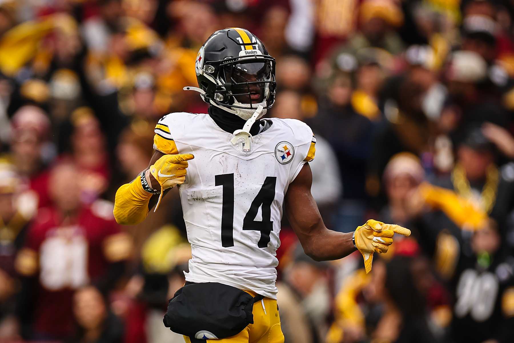 LANDOVER, MD - NOVEMBER 10: George Pickens #14 of the Pittsburgh Steelers celebrates after a first down catch against the Washington Commanders during the second half of the game at Northwest Stadium on November 10, 2024 in Landover, Maryland. (Photo by Scott Taetsch/Getty Images)