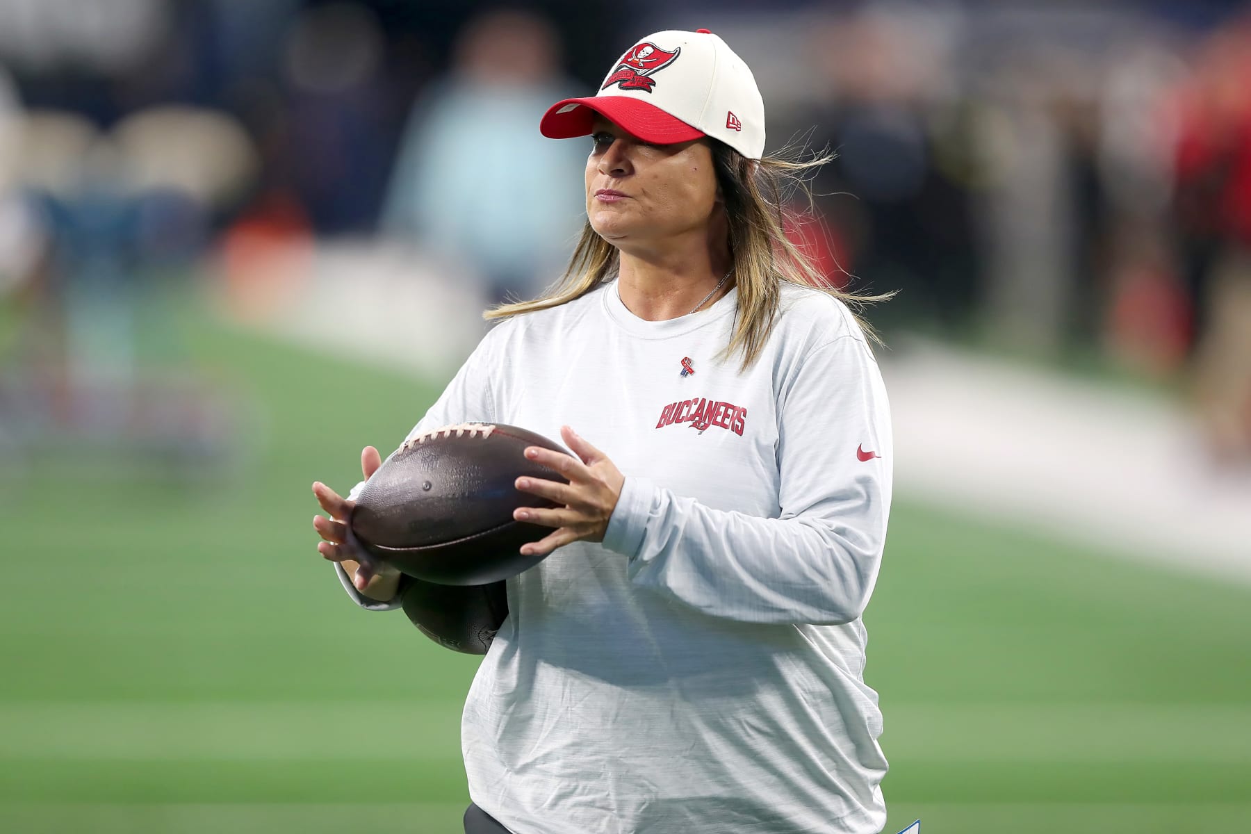 ARLINGTON, TX - SEPTEMBER 11: Tampa Bay Buccaneers Asst. Defensive Line Coach Lori Locust walks onto the field before the Tampa Bay Buccaneers-Dallas Cowboys regular season game on September 11, 2022 at AT&T Stadium in Arlington, TX. (Photo by Cliff Welch/Icon Sportswire via Getty Images)