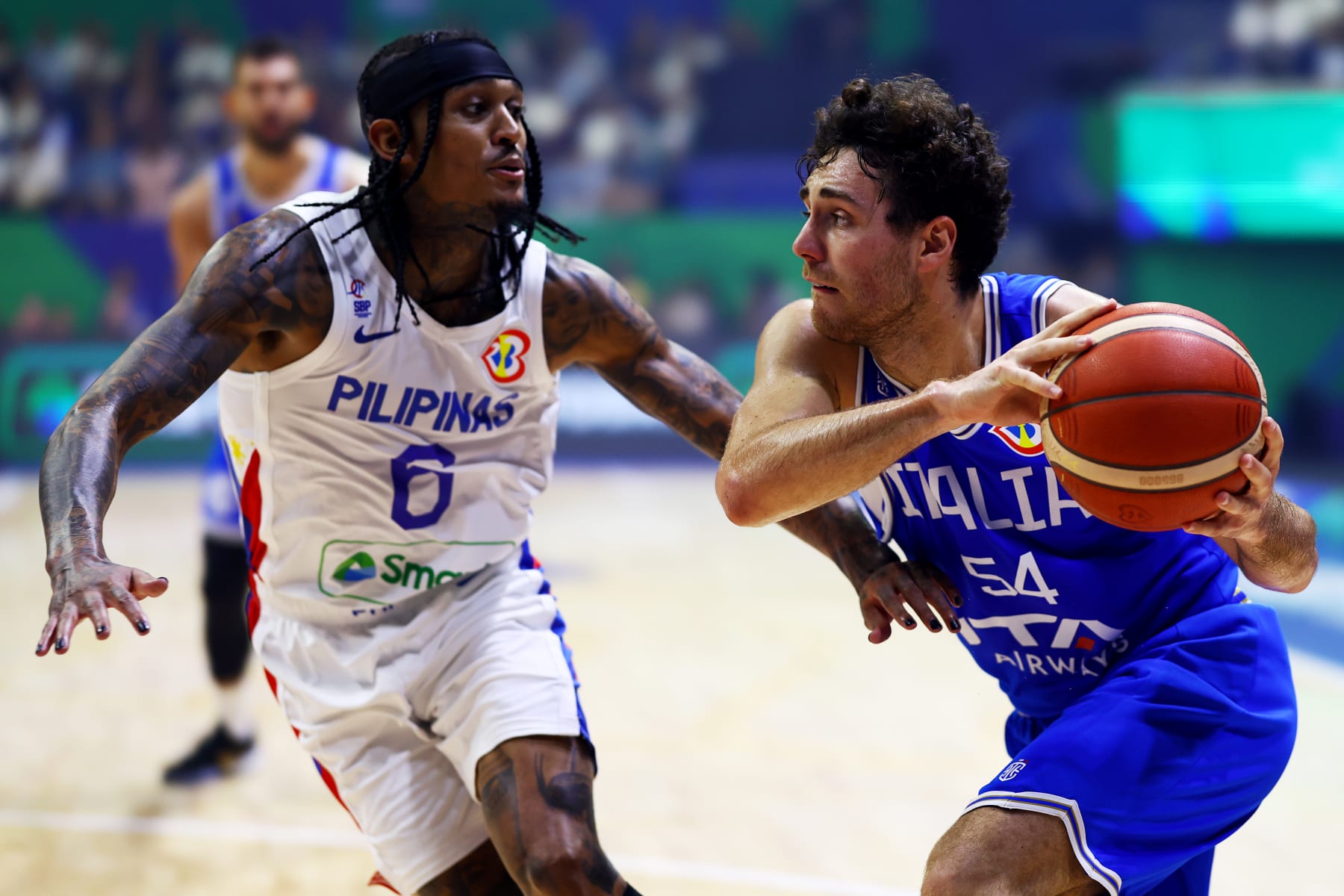 MANILA, PHILIPPINES - AUGUST 29: Alessandro Pajola #54 of Italy drives against Jordan Clarkson #6 of the Philippines in the second quarter during the FIBA Basketball World Cup Group A game at Araneta Coliseum on August 29, 2023 in Manila, Philippines. (Photo by Yong Teck Lim/Getty Images)
