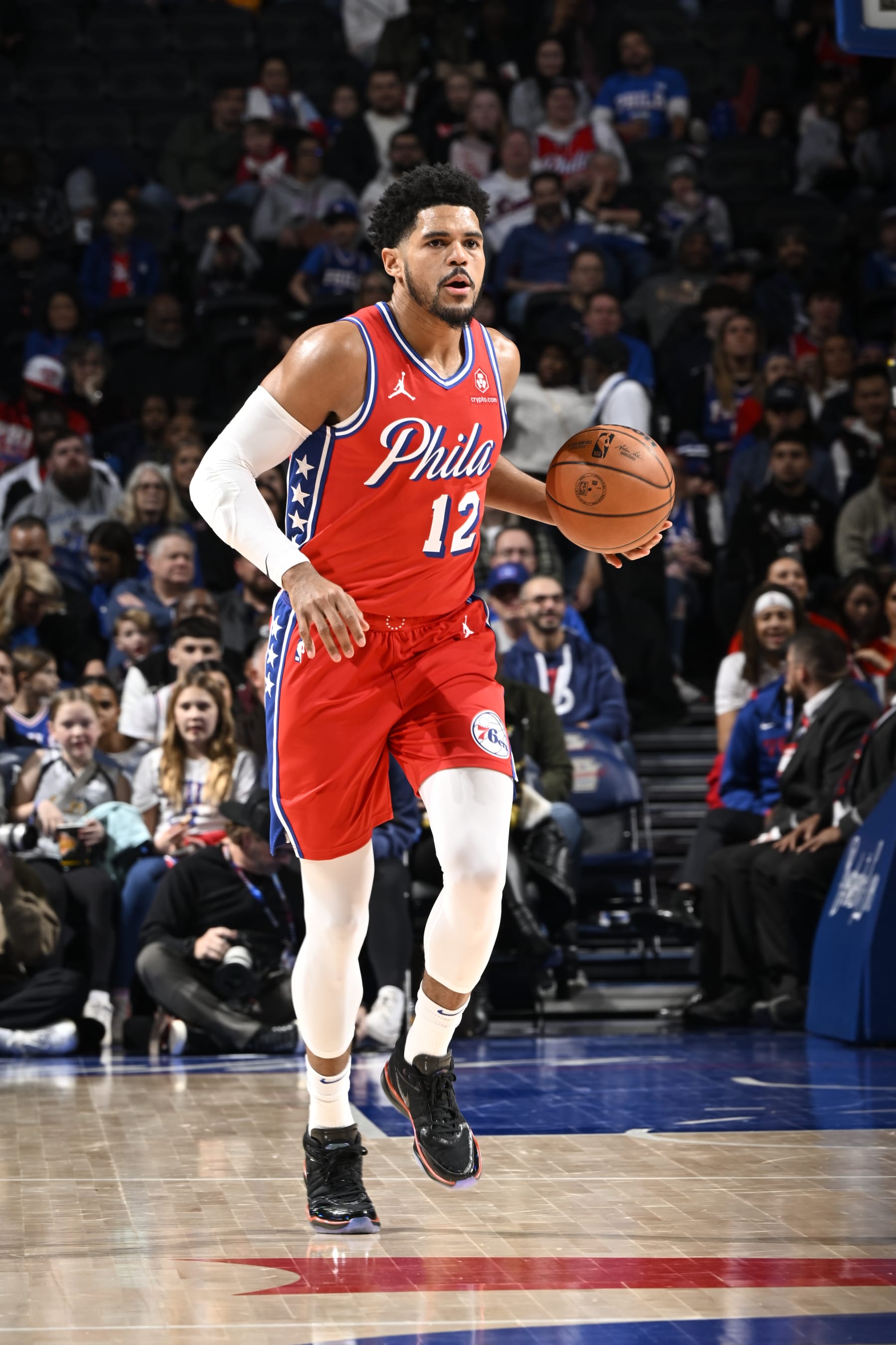 PHILADELPHIA, PA - DECEMBER 15: Tobias Harris #12 of the Philadelphia 76ers brings the ball up court against the Detroit Pistons on December 15, 2023 at the Wells Fargo Center in Philadelphia, Pennsylvania NOTE TO USER: User expressly acknowledges and agrees that, by downloading and/or using this Photograph, user is consenting to the terms and conditions of the Getty Images License Agreement. Mandatory Copyright Notice: Copyright 2023 NBAE (Photo by David Dow/NBAE via Getty Images)