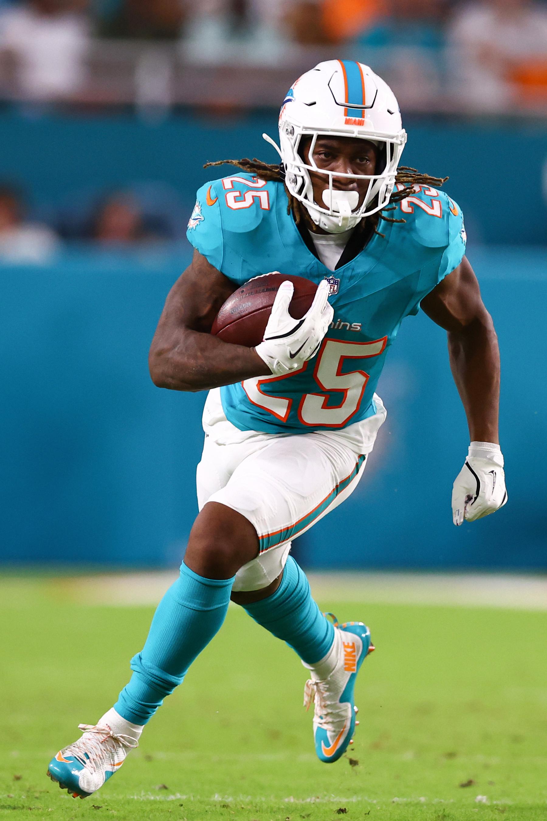 MIAMI GARDENS, FLORIDA - SEPTEMBER 30: Jaylen Wright #25 of the Miami Dolphins carries the ball against the Tennessee Titans during the first half of the game at Hard Rock Stadium on September 30, 2024 in Miami Gardens, Florida. (Photo by Megan Briggs/Getty Images)