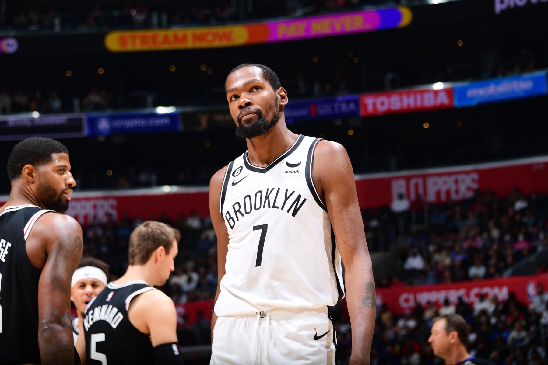 LOS ANGELES, CA - NOVEMBER 12: Kevin Durant #7 of the Brooklyn Nets looks on during the game against the LA Clippers on November 12, 2022 at Crypto.com Arena in Los Angeles, California. NOTE TO USER: User expressly acknowledges and agrees that, by downloading and/or using this Photograph, user is consenting to the terms and conditions of the Getty Images License Agreement. Mandatory Copyright Notice: Copyright 2022 NBAE (Photo by Adam Pantozzi/NBAE via Getty Images)
