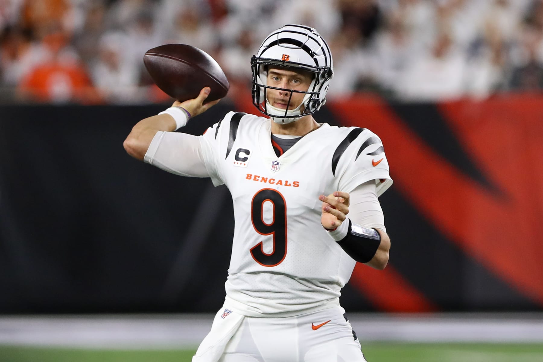 CINCINNATI, OH - SEPTEMBER 25: Cincinnati Bengals quarterback Joe Burrow (9) passes the ball during the game against the Los Angeles Rams and the Cincinnati Bengals on September 25, 2023, at Paycor Stadium in Cincinnati, OH. (Photo by Ian Johnson/Icon Sportswire via Getty Images)