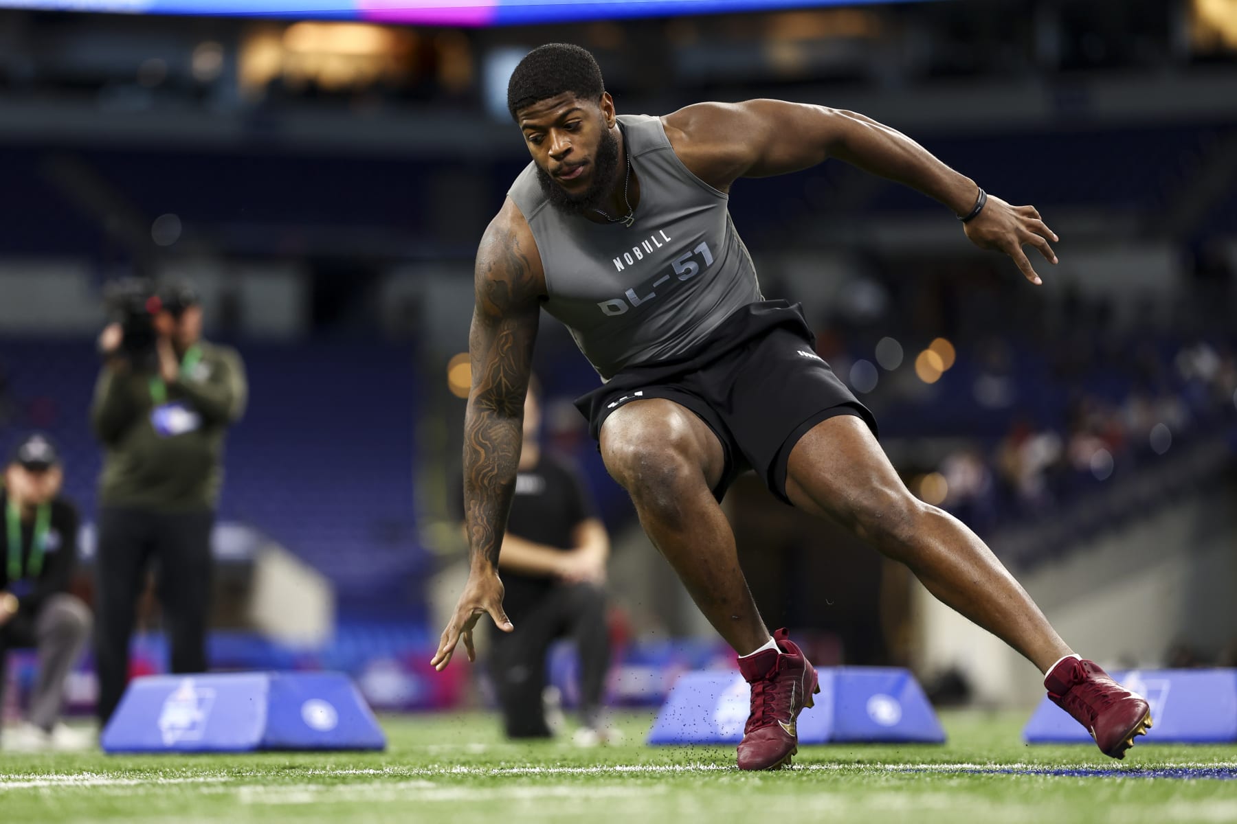 INDIANAPOLIS, INDIANA - FEBRUARY 29: Jared Verse #DL51 of Florida State participates in a drill during the NFL Combine at Lucas Oil Stadium on February 29, 2024 in Indianapolis, Indiana. (Photo by Kevin Sabitus/Getty Images)