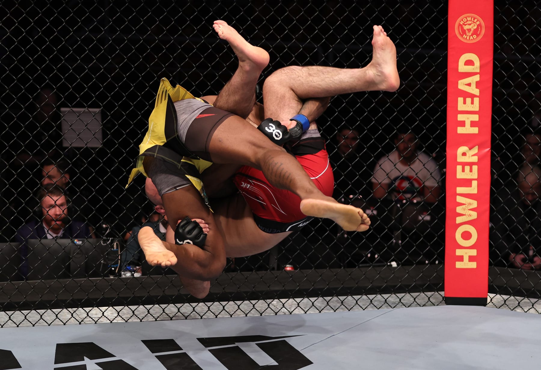 RIO DE JANEIRO, BRAZIL - JANUARY 21: (L-R) Jailton Almeida of Brazil takes down Shamil Abdurakhimov of Russia in a heavyweight fight during the UFC 283 event at Jeunesse Arena on January 21, 2023 in Rio de Janeiro, Brazil. (Photo by Buda Mendes/Zuffa LLC via Getty Images)