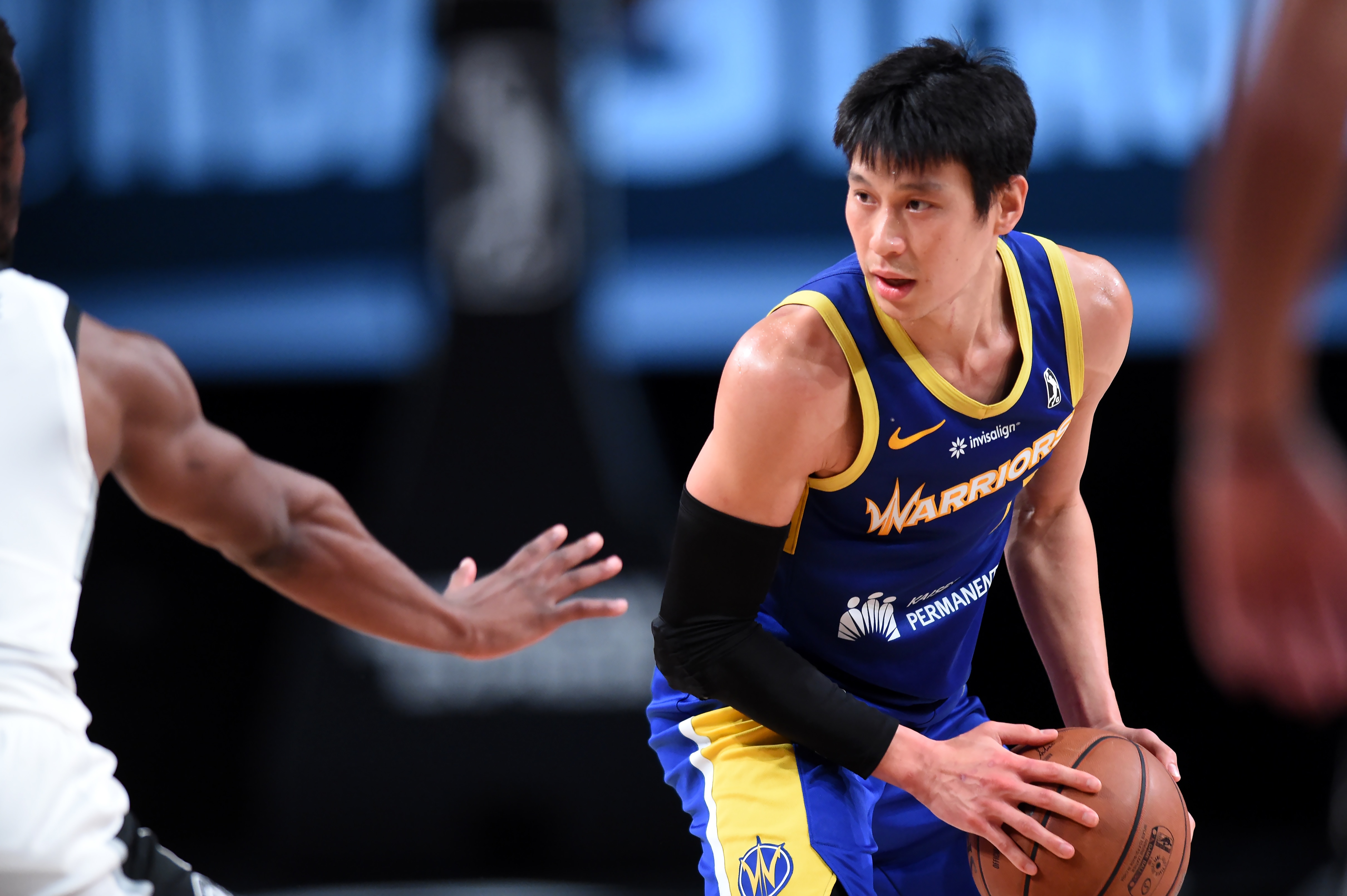 ORLANDO, FL - FEBRUARY 28: Jeremy Lin #7 of the Santa Cruz Warriors handles the ball against the Austin Spurs on February 28, 2021 at AdventHealth Arena in Orlando, Florida. NOTE TO USER: User expressly acknowledges and agrees that, by downloading and/or using this photograph, user is consenting to the terms and conditions of the Getty Images License Agreement. Mandatory Copyright Notice: Copyright 2021 NBAE (Photo by Juan Ocampo/NBAE via Getty Images)